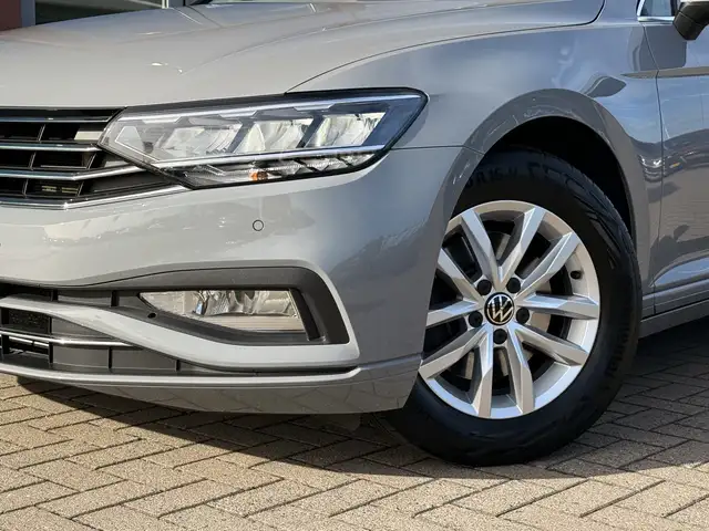 Volkswagen Passat view 5