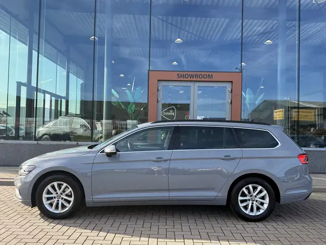 Volkswagen Passat view 8