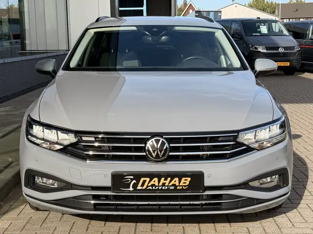 Volkswagen Passat view 9