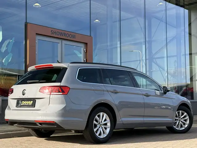 Volkswagen Passat view 11