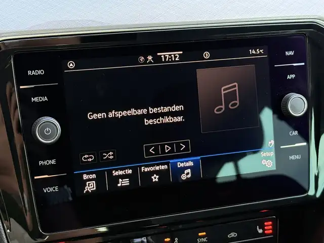Volkswagen Passat view 24