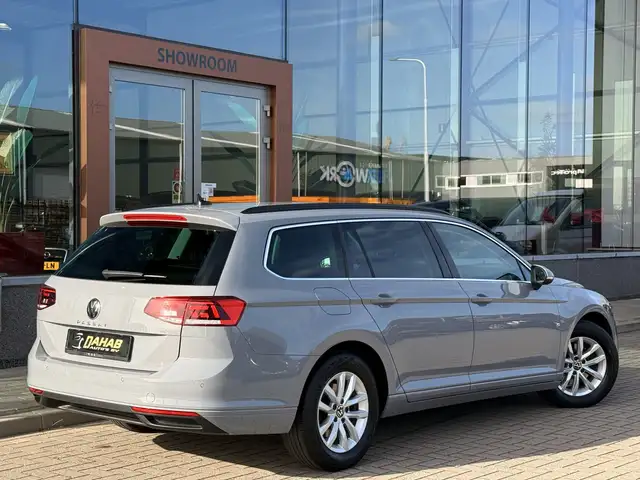 Volkswagen Passat view 13