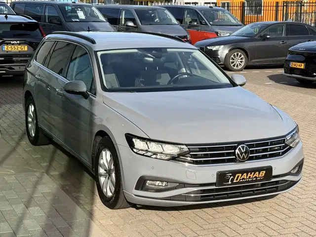 Volkswagen Passat view 10