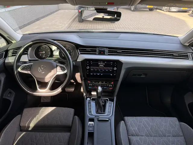 Volkswagen Passat view 21
