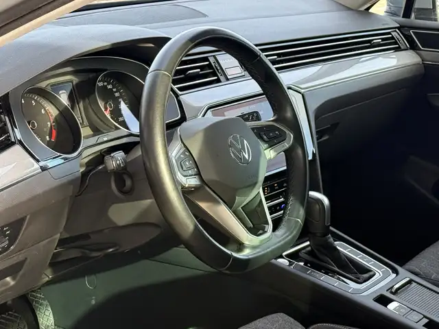 Volkswagen Passat view 16