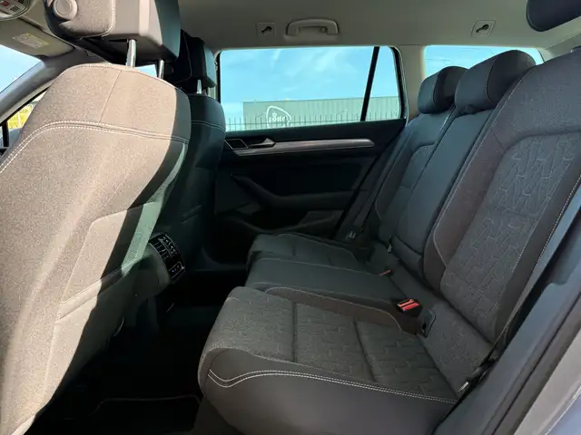 Volkswagen Passat view 6