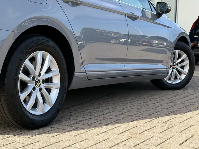 Volkswagen Passat view 14
