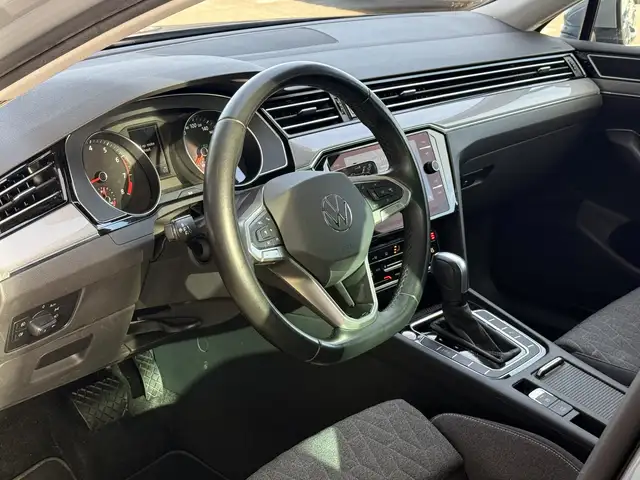Volkswagen Passat view 2