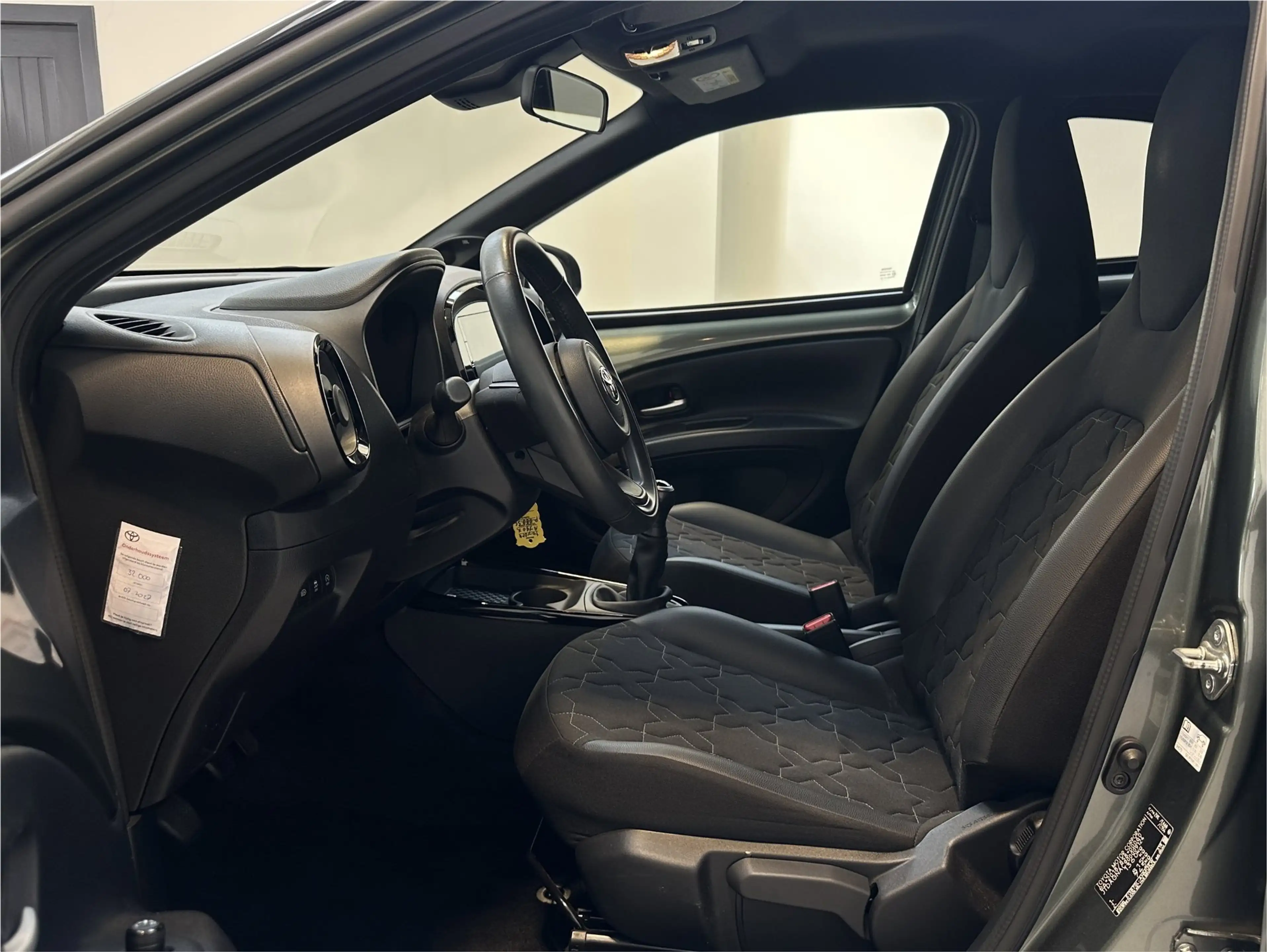 Toyota Aygo X 1.0 VVT-i MT Envy | JBL | Apple Carplay/ Android A — photo 29