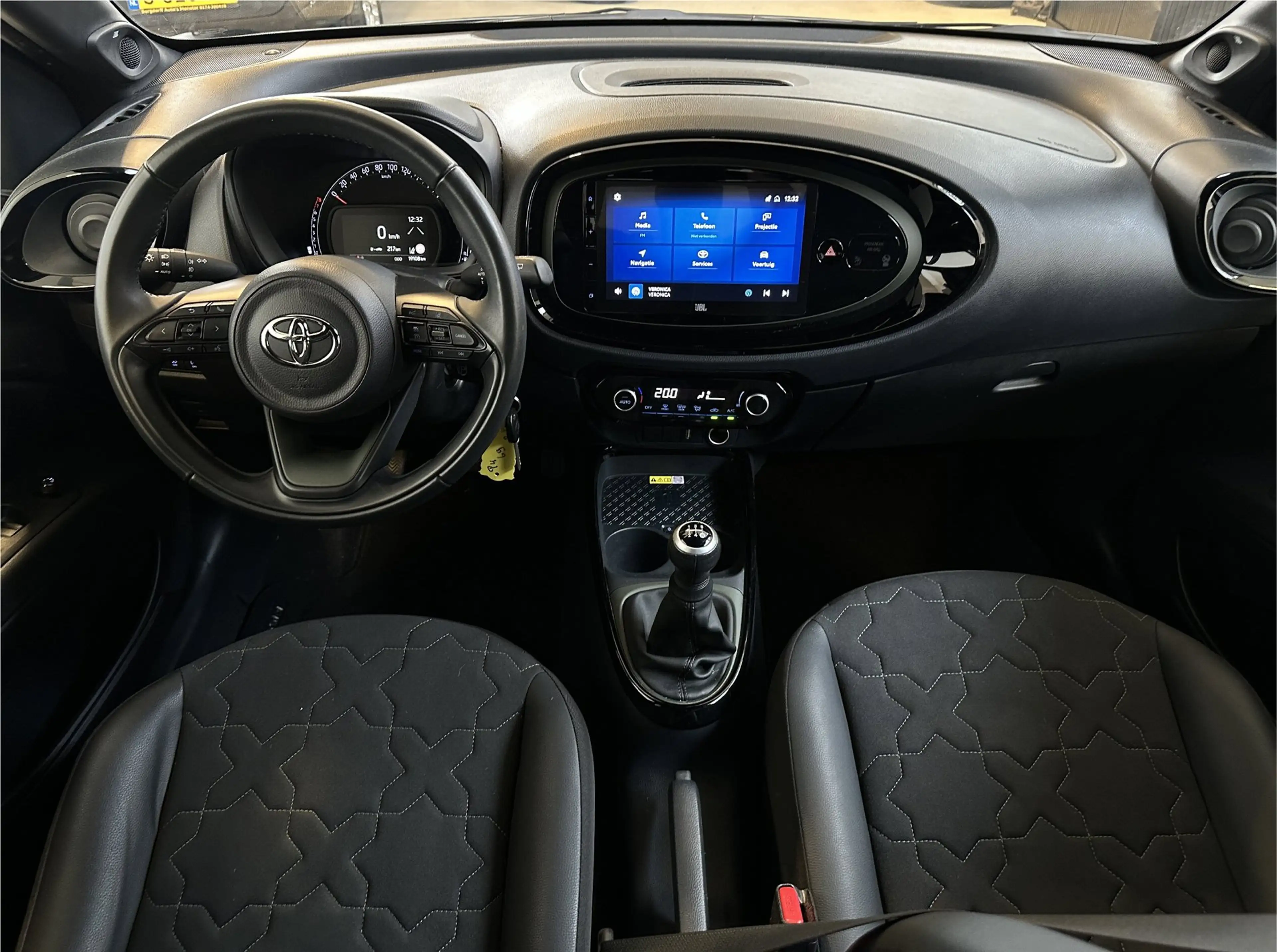 Toyota Aygo X 1.0 VVT-i MT Envy | JBL | Apple Carplay/ Android A — photo 30
