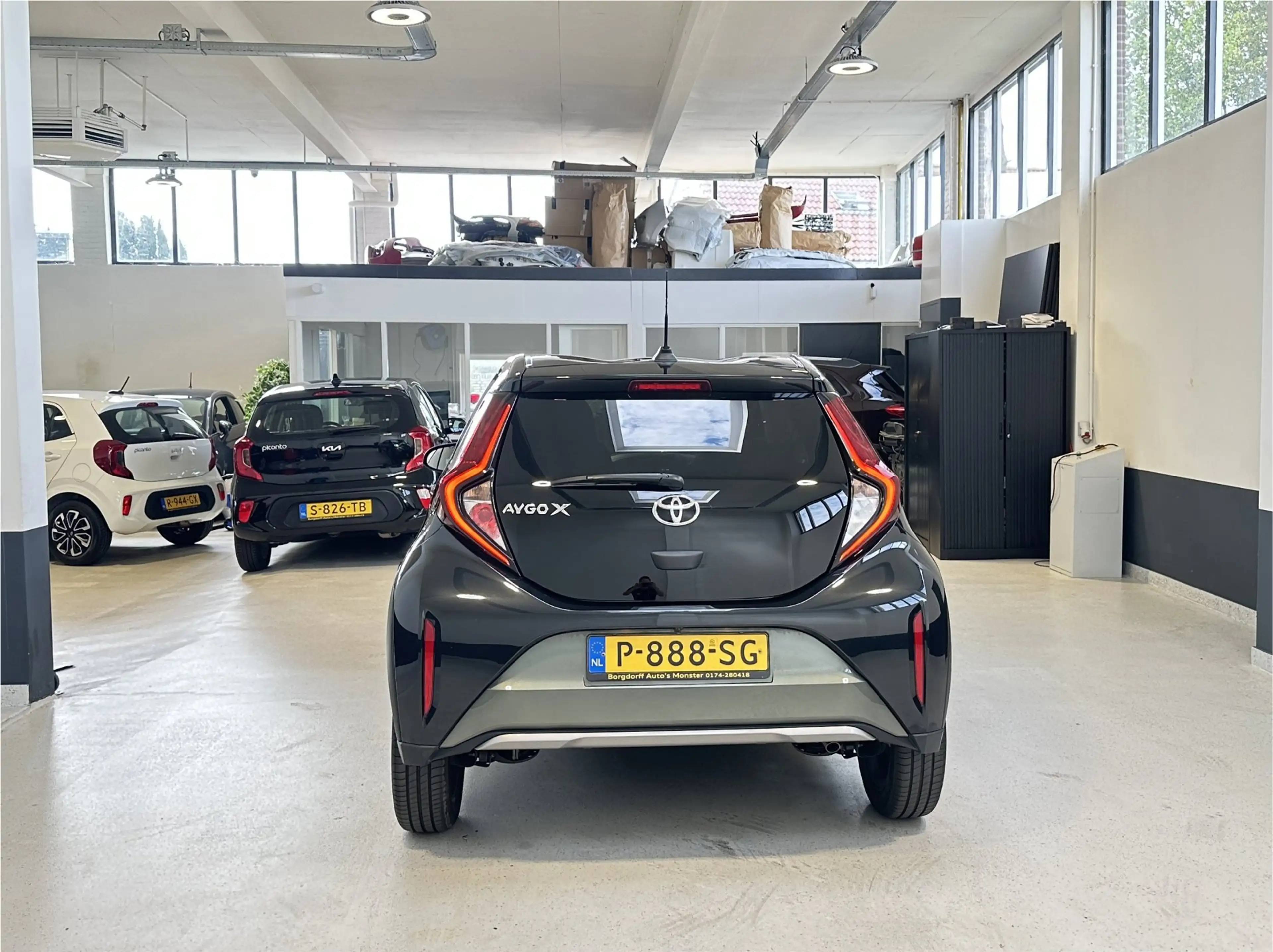 Toyota Aygo X 1.0 VVT-i MT Envy | JBL | Apple Carplay/ Android A — photo 4