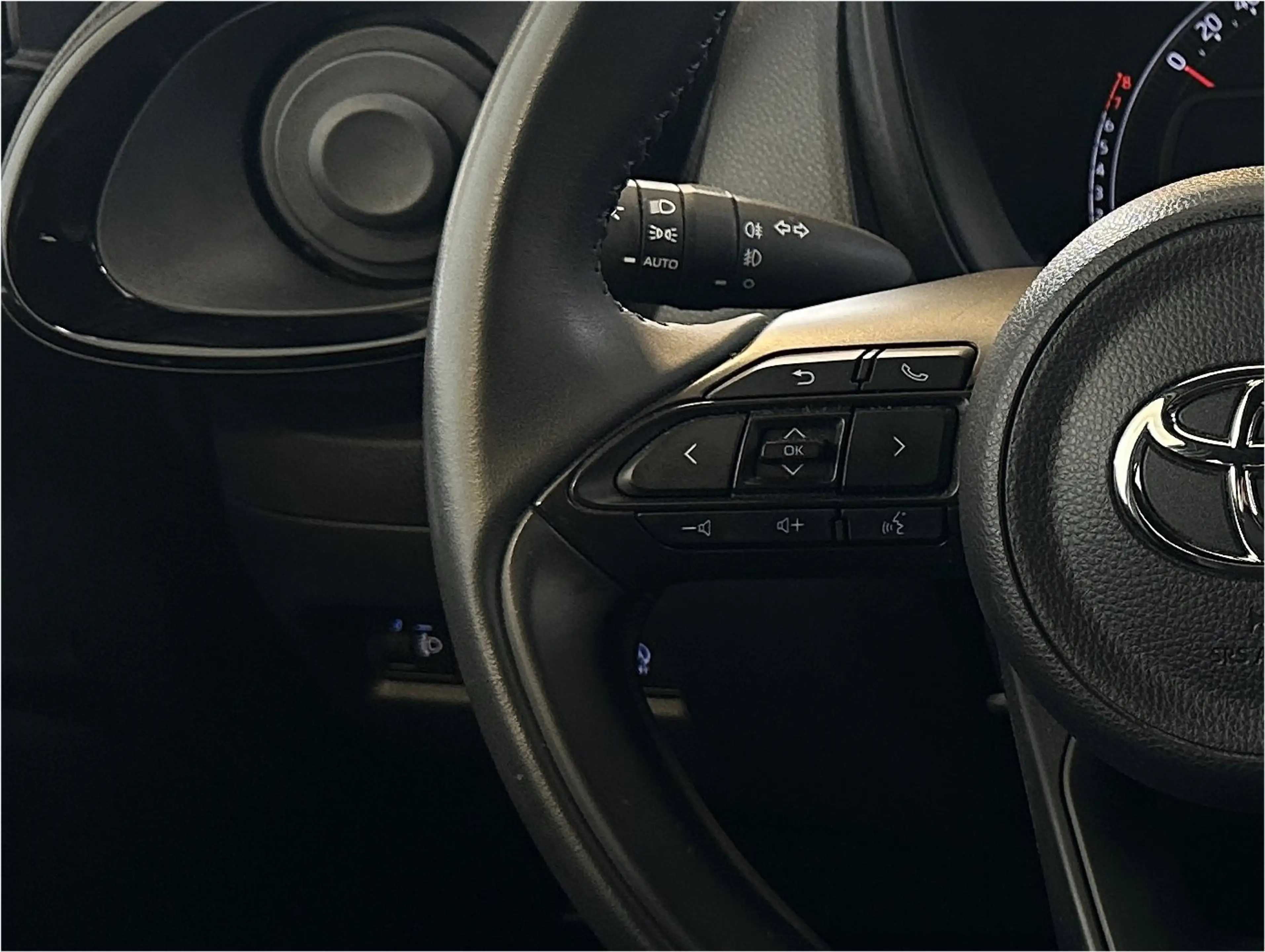 Toyota Aygo X 1.0 VVT-i MT Envy | JBL | Apple Carplay/ Android A — photo 18