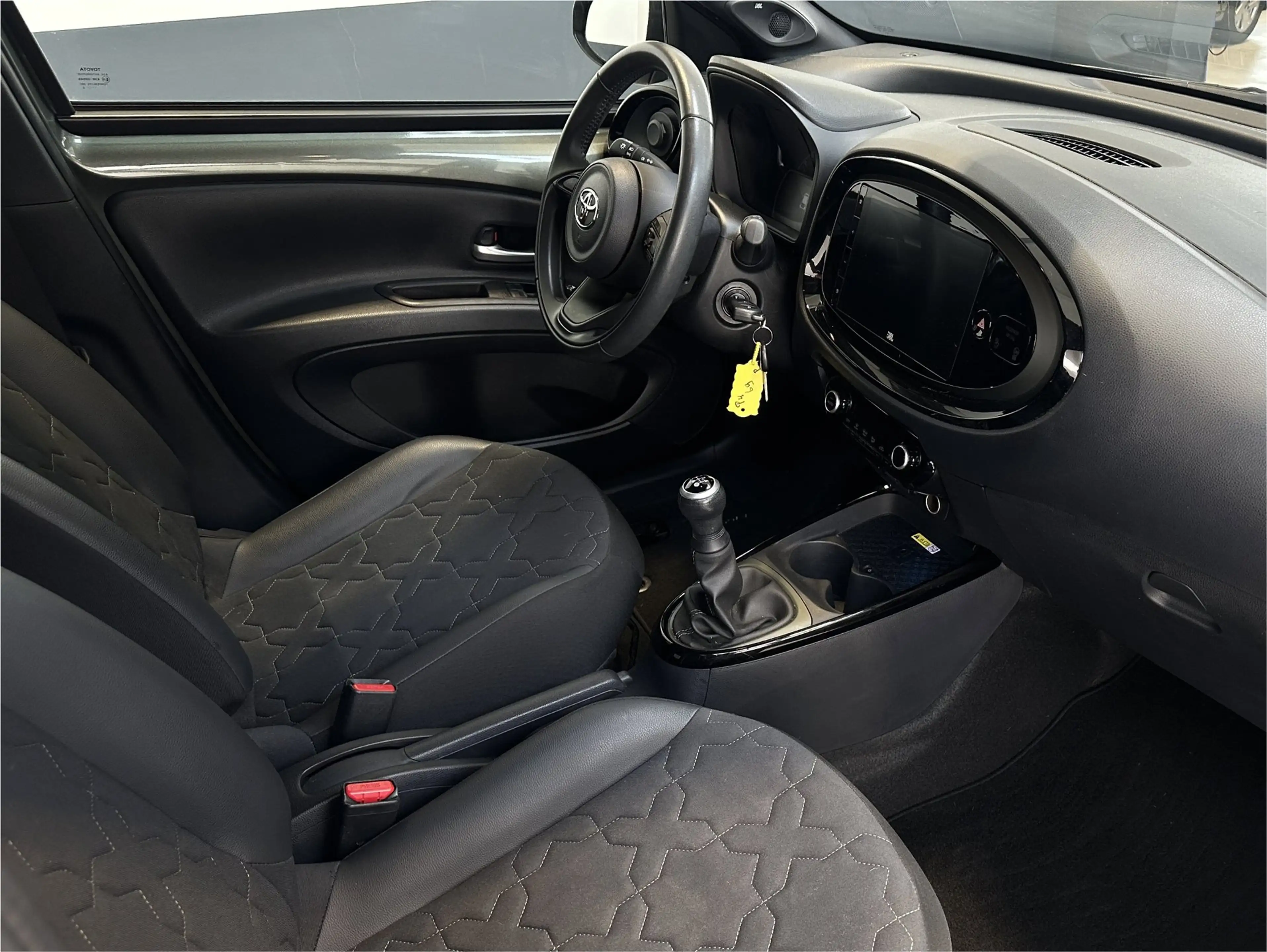 Toyota Aygo X 1.0 VVT-i MT Envy | JBL | Apple Carplay/ Android A — photo 25
