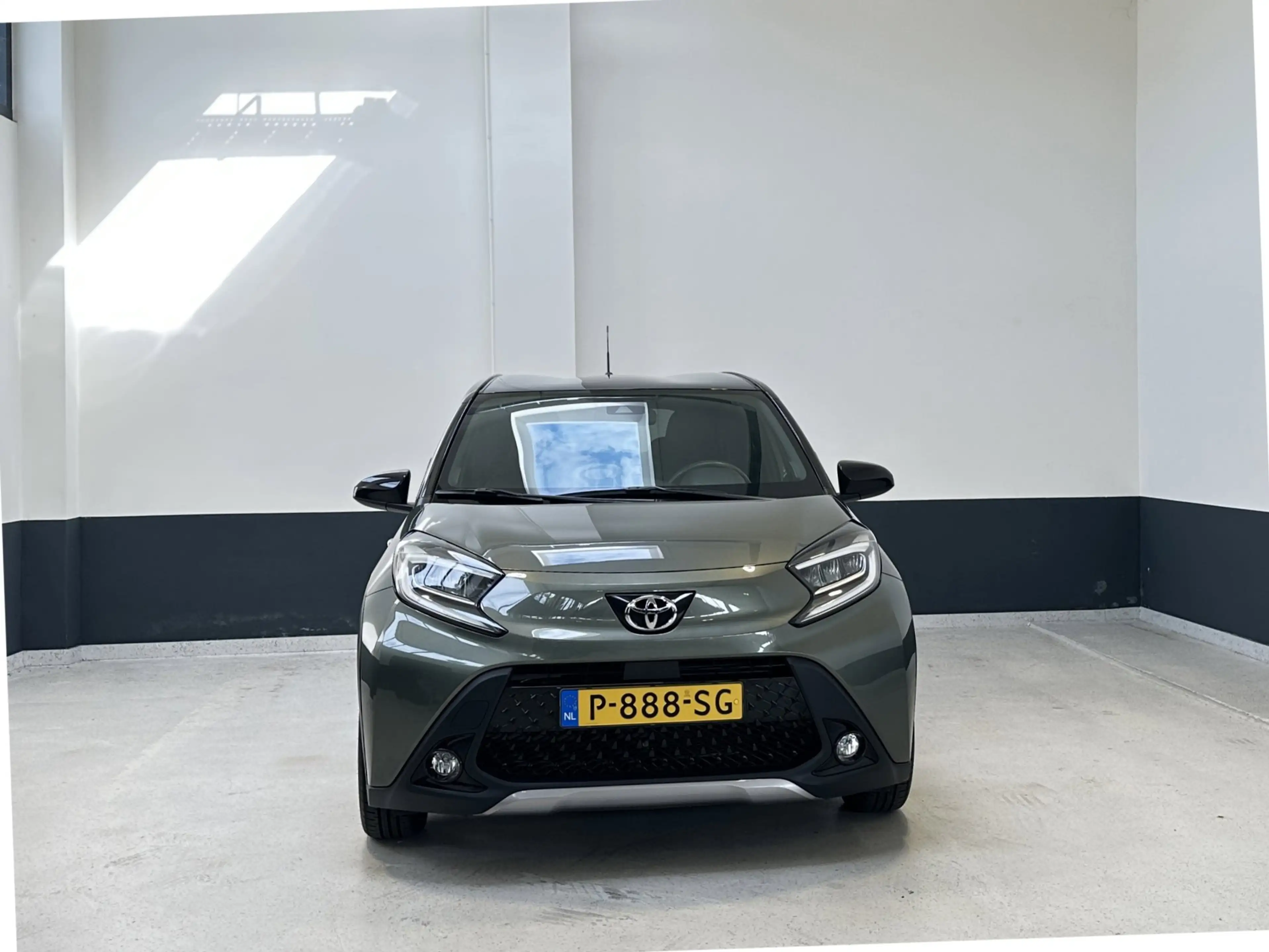 Toyota Aygo X 1.0 VVT-i MT Envy | JBL | Apple Carplay/ Android A — photo 3