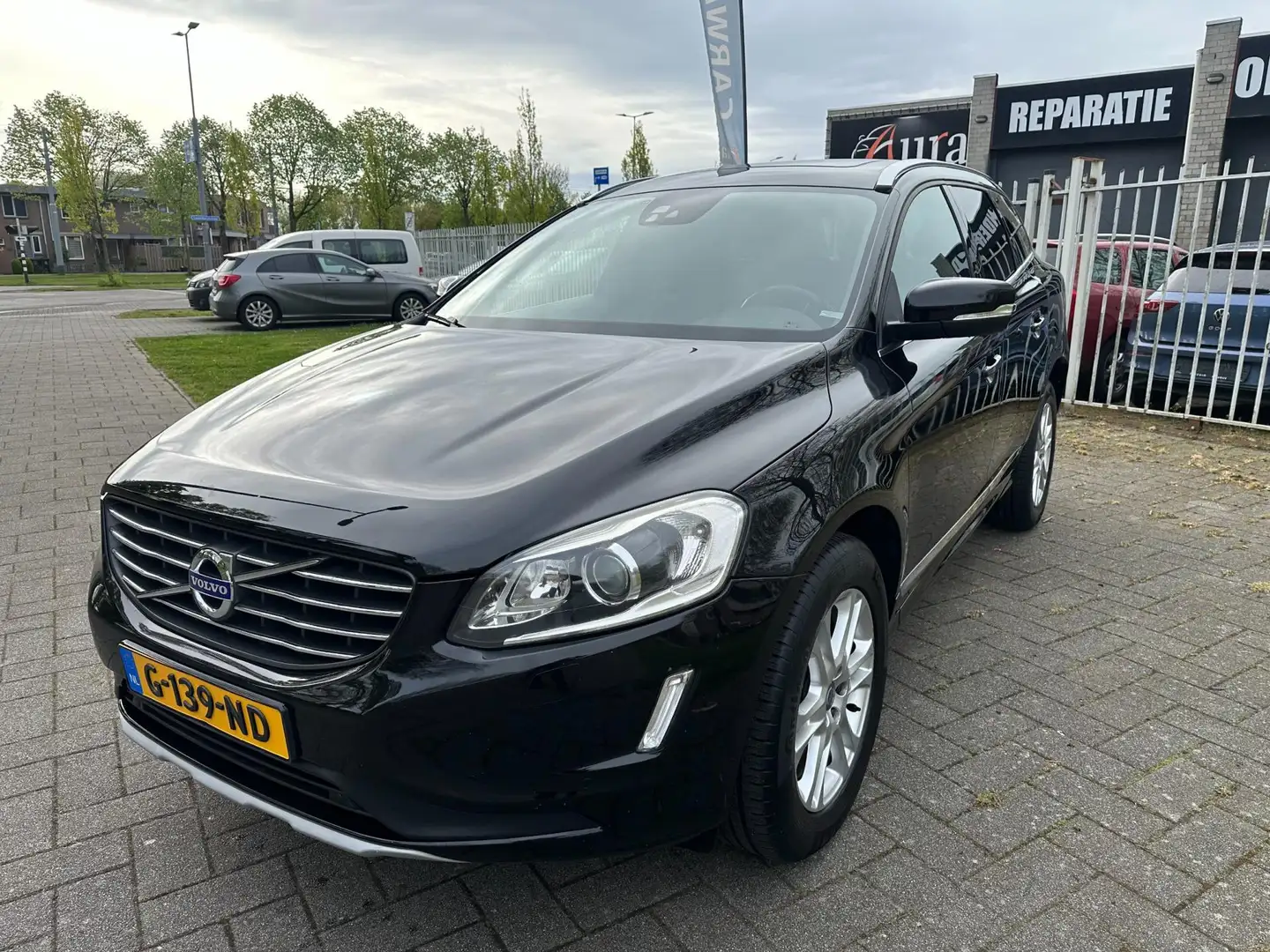 Volvo XC60 2.0 D4 FWD Polar+ Czarny - 1