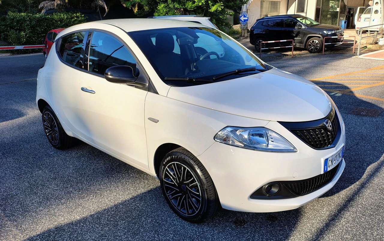 Lancia Ypsilon 1.0 FireFly 70cv Hybrid Silver Plus