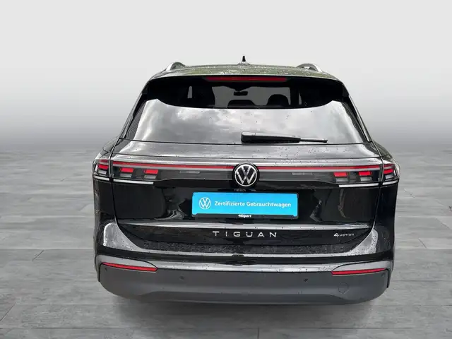 Volkswagen Tiguan view 5