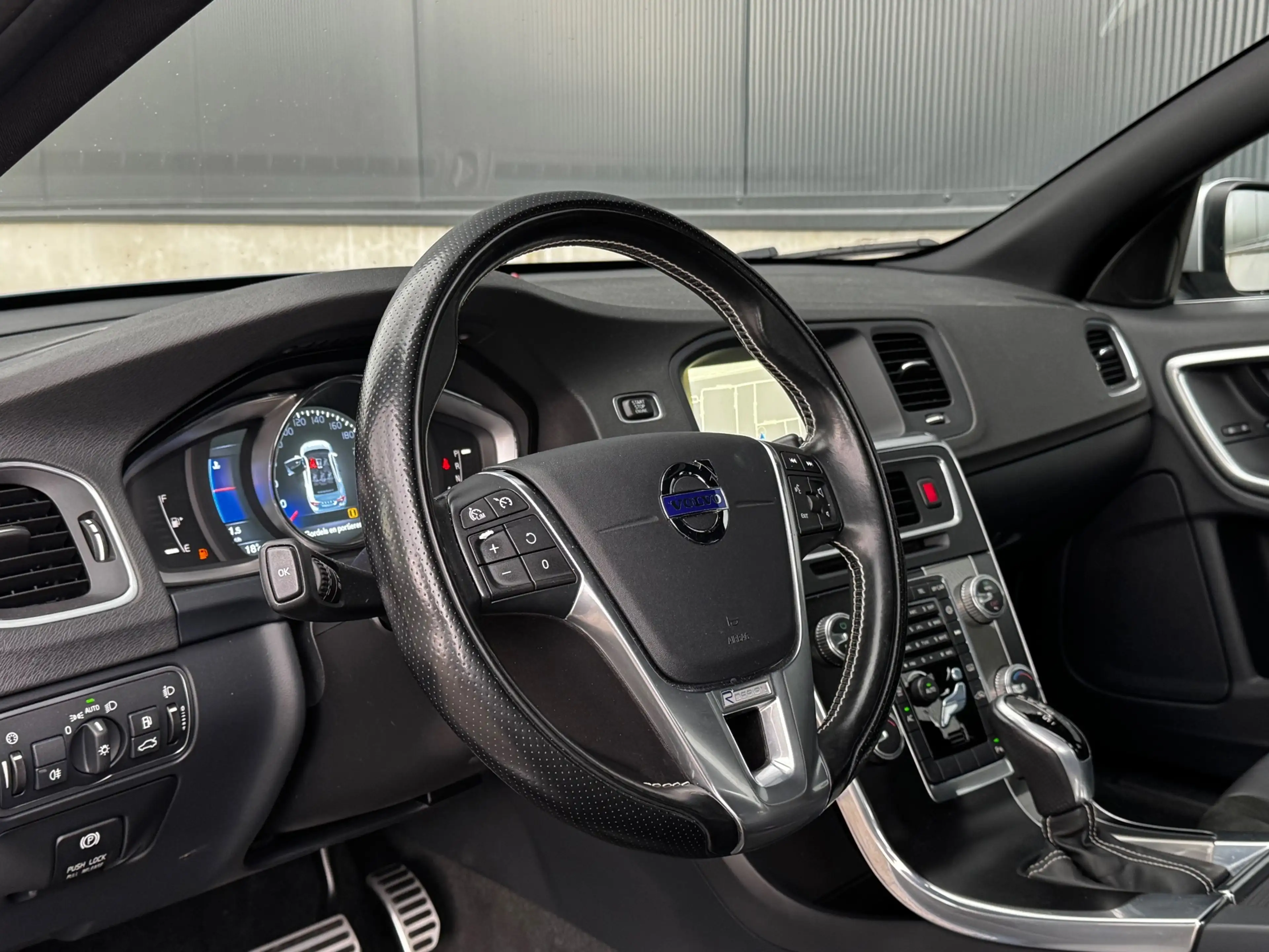 Volvo S60 1.6 T3 R-Design — photo 27