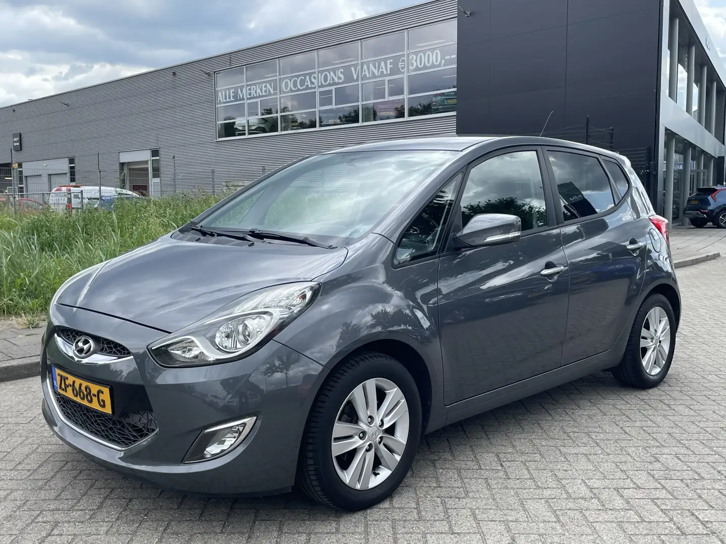 Hyundai iX20 1.6i i-Vision AUTOMAAT Climat Airco Cruise c.    f Grijs - 2