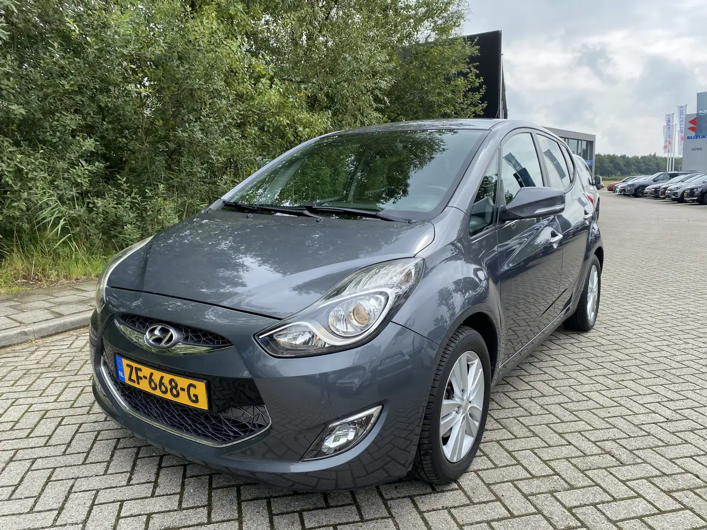 Hyundai iX20 1.6i i-Vision AUTOMAAT Climat Airco Cruise c.    f Grijs - 2