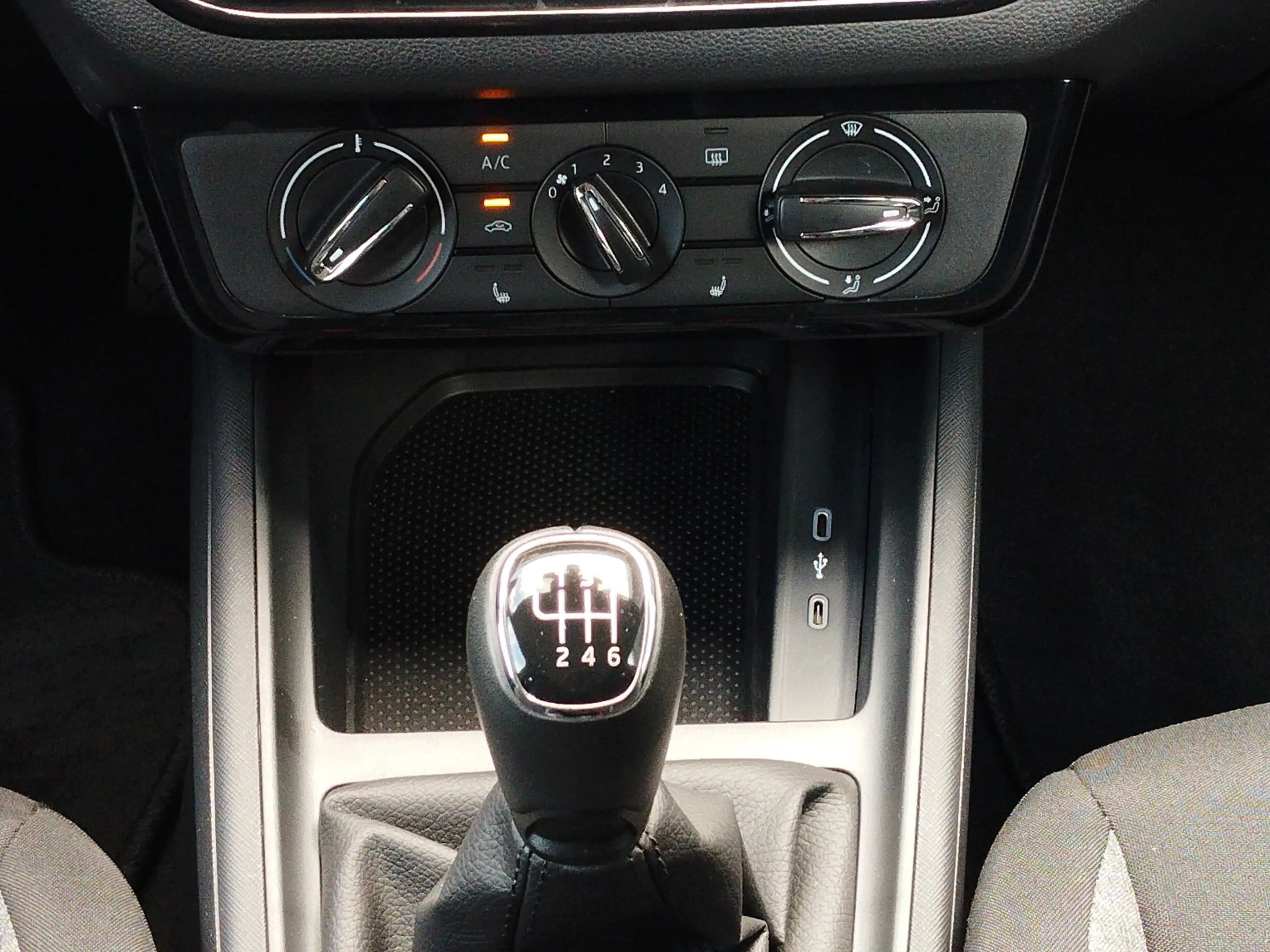 Skoda Scala 1.0 TSI Essence Facelift*LED*LM*PDC*SHZ — photo 14