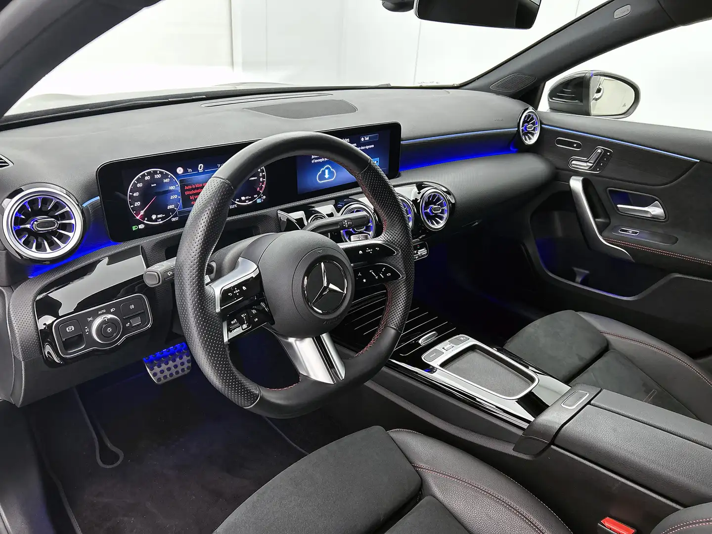 Mercedes-Benz A 250 e AMG Line Memory, 19 inch, 360* Camera, Noir - 2