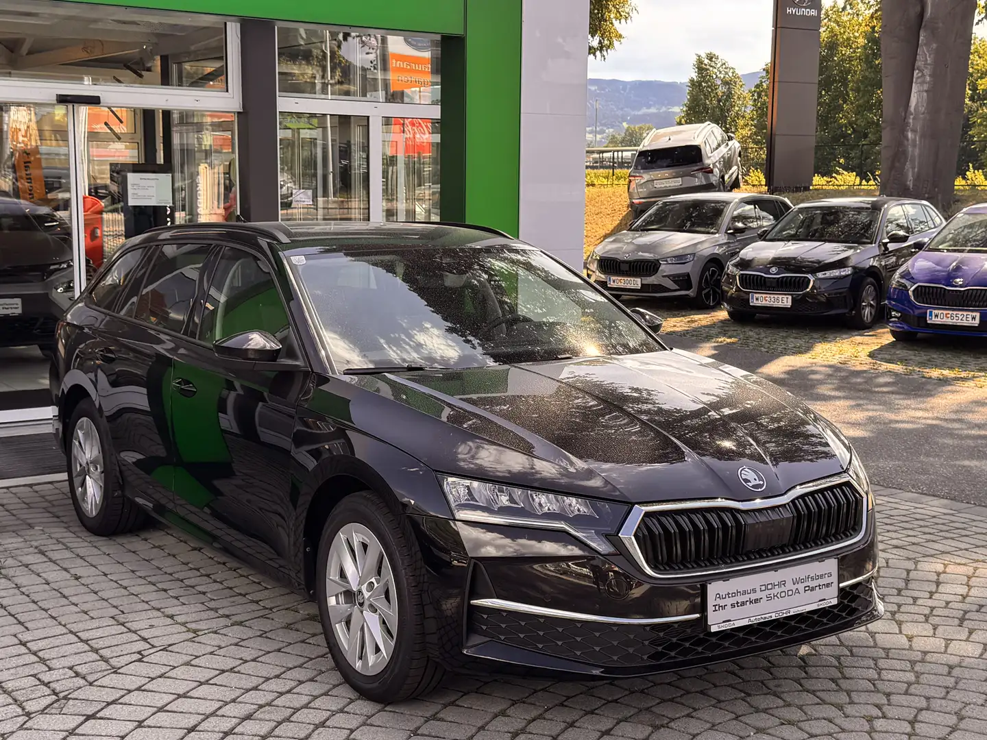 Skoda Octavia 2.0 TSI 150 kW 4x4 Selection Schwarz - 2