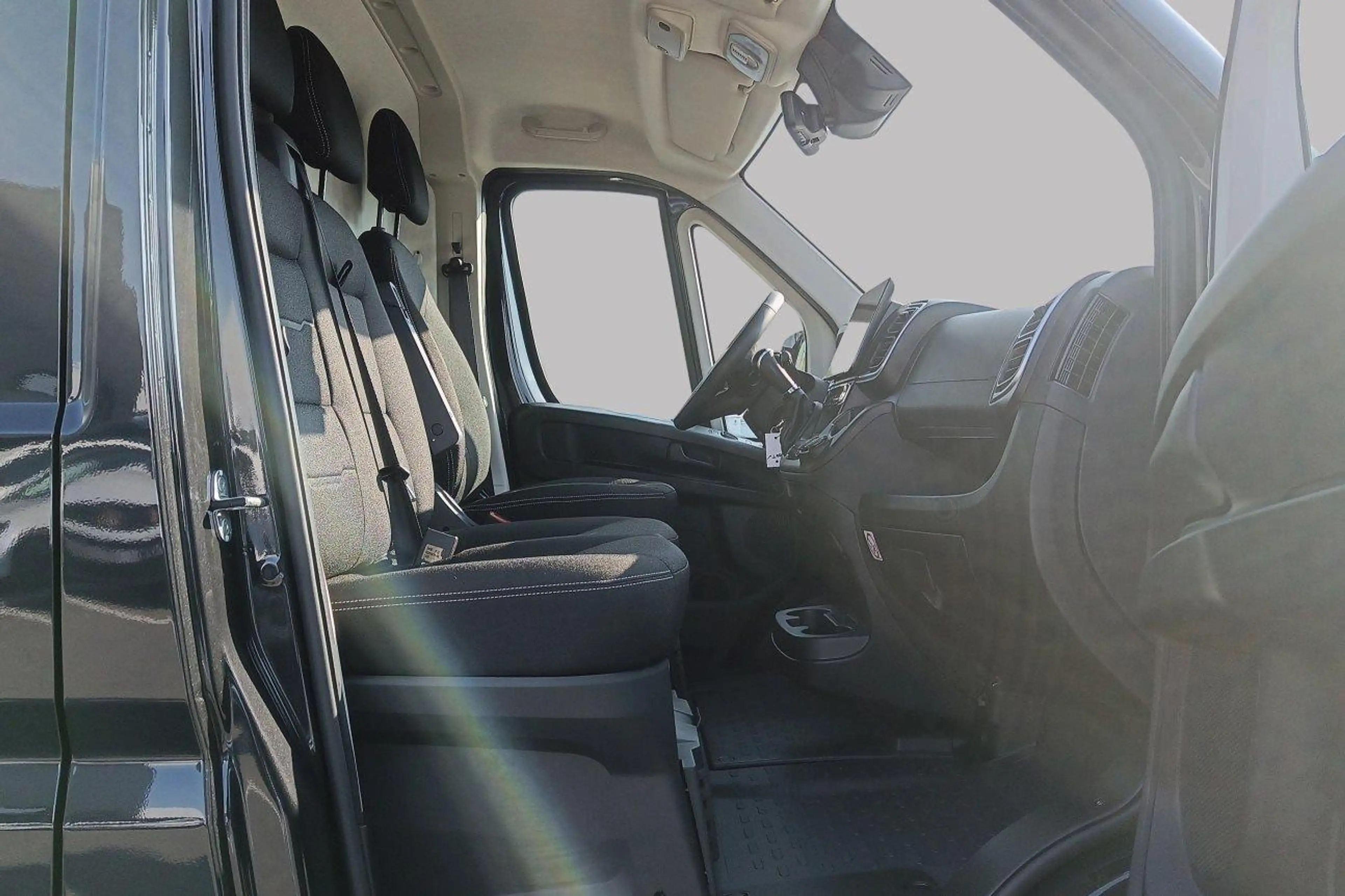 Peugeot Boxer 335 L3H2 180pk autom — photo 8