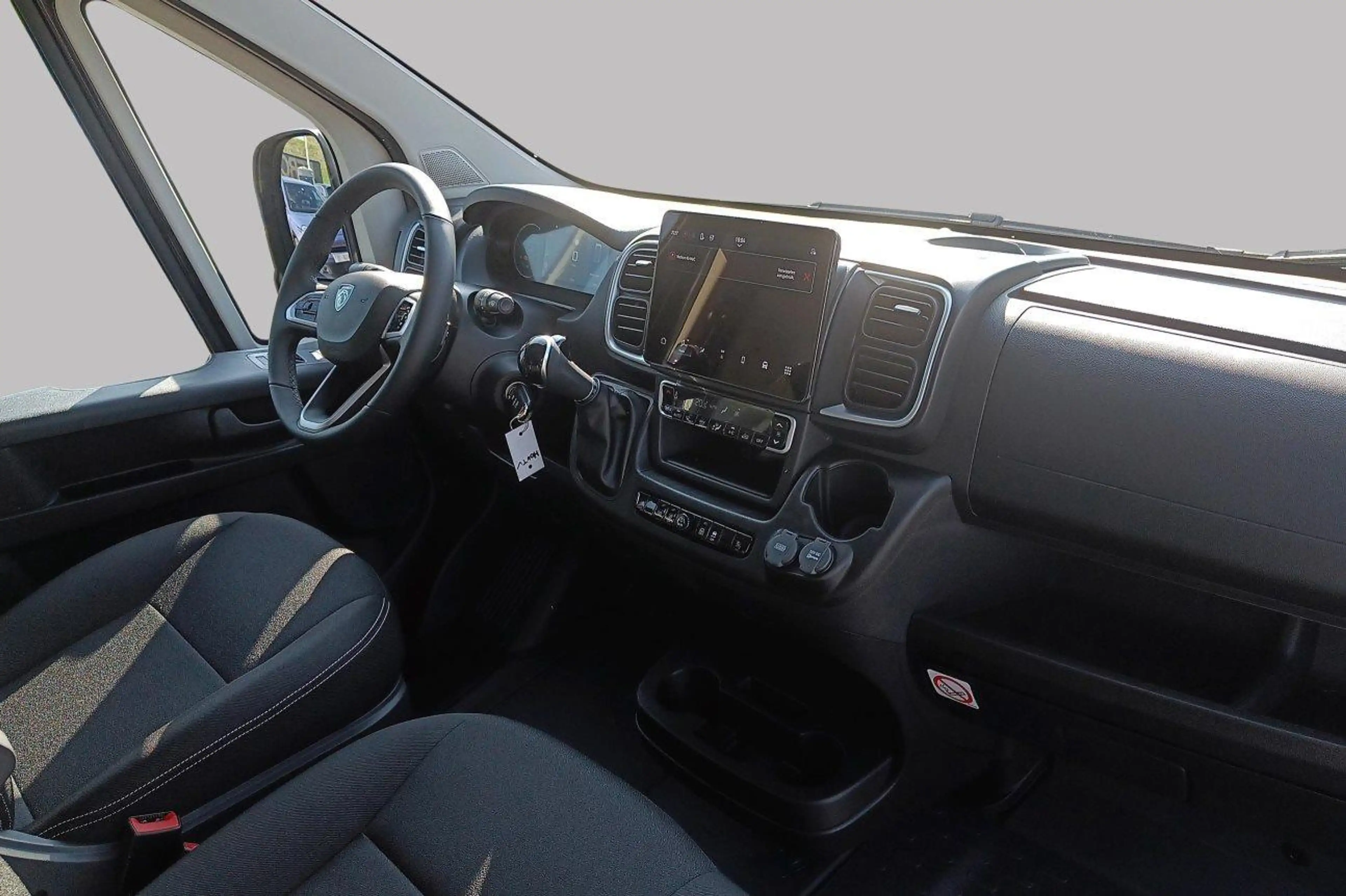 Peugeot Boxer 335 L3H2 180pk autom — photo 2