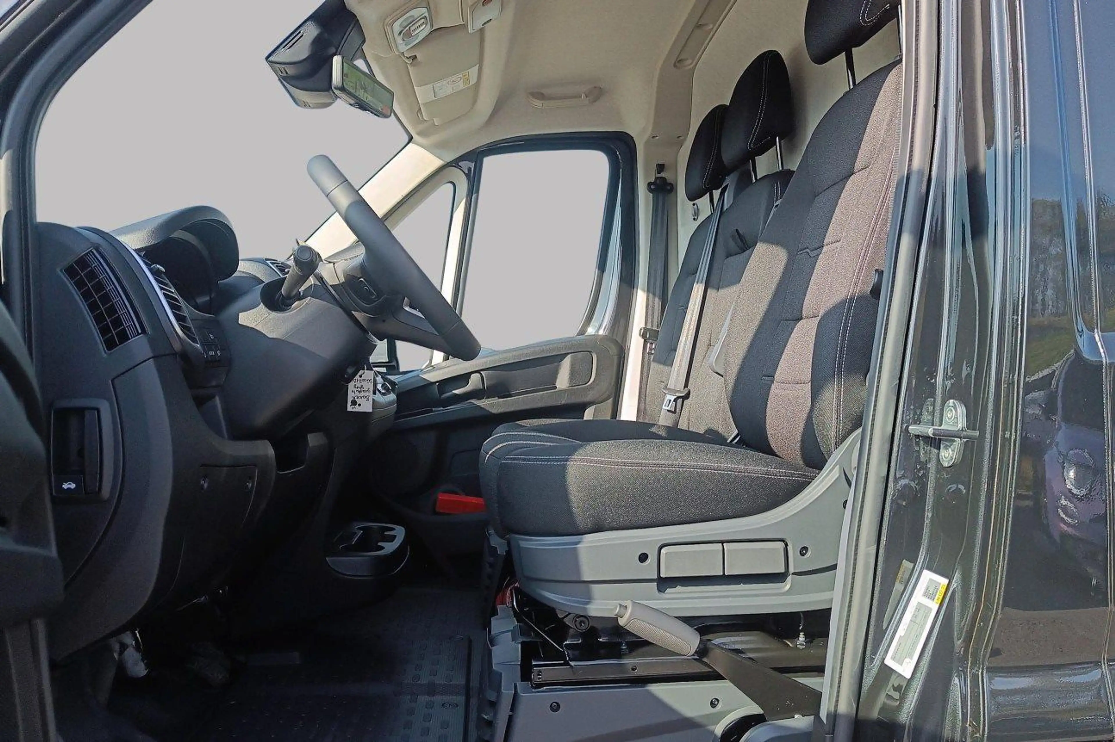 Peugeot Boxer 335 L3H2 180pk autom — photo 10