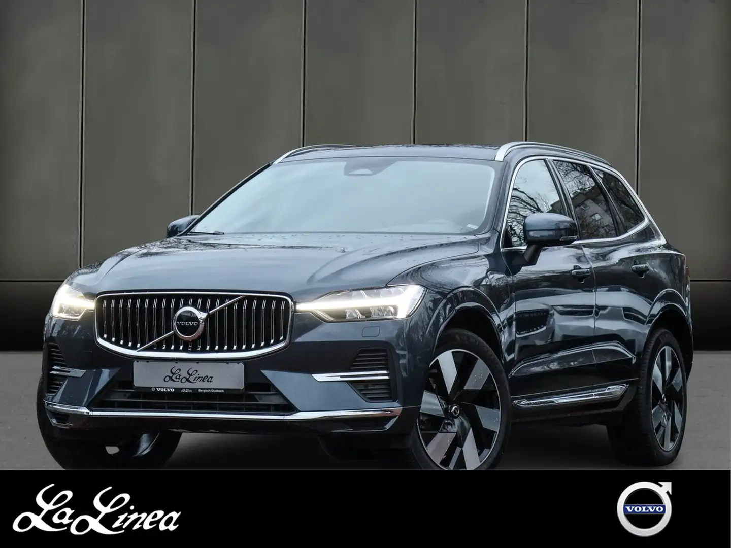 Volvo XC60 T6 Core Recharge Plug-In Hybrid AWD Blau - 1