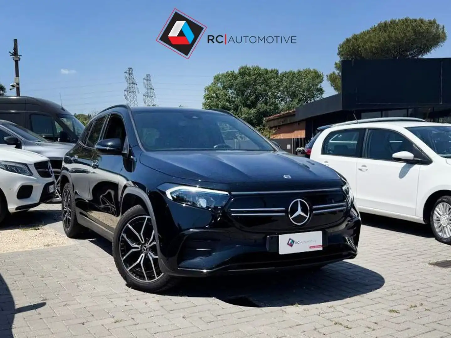Mercedes-Benz EQA 300 AMG LINE 4MATIC Zwart - 1