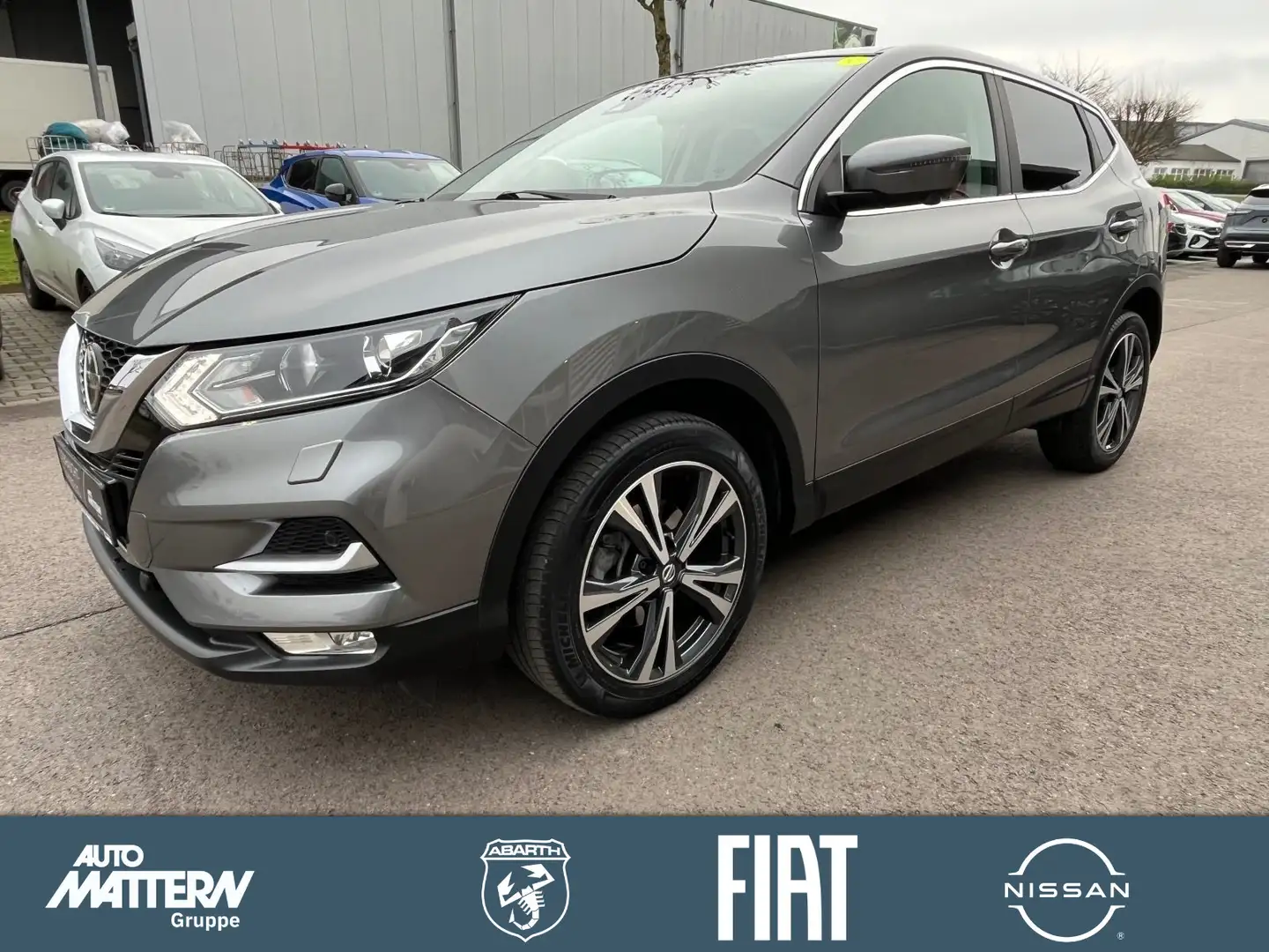Nissan Qashqai 1.3 DIG-T 103 kW N-Connecta Grijs - 1