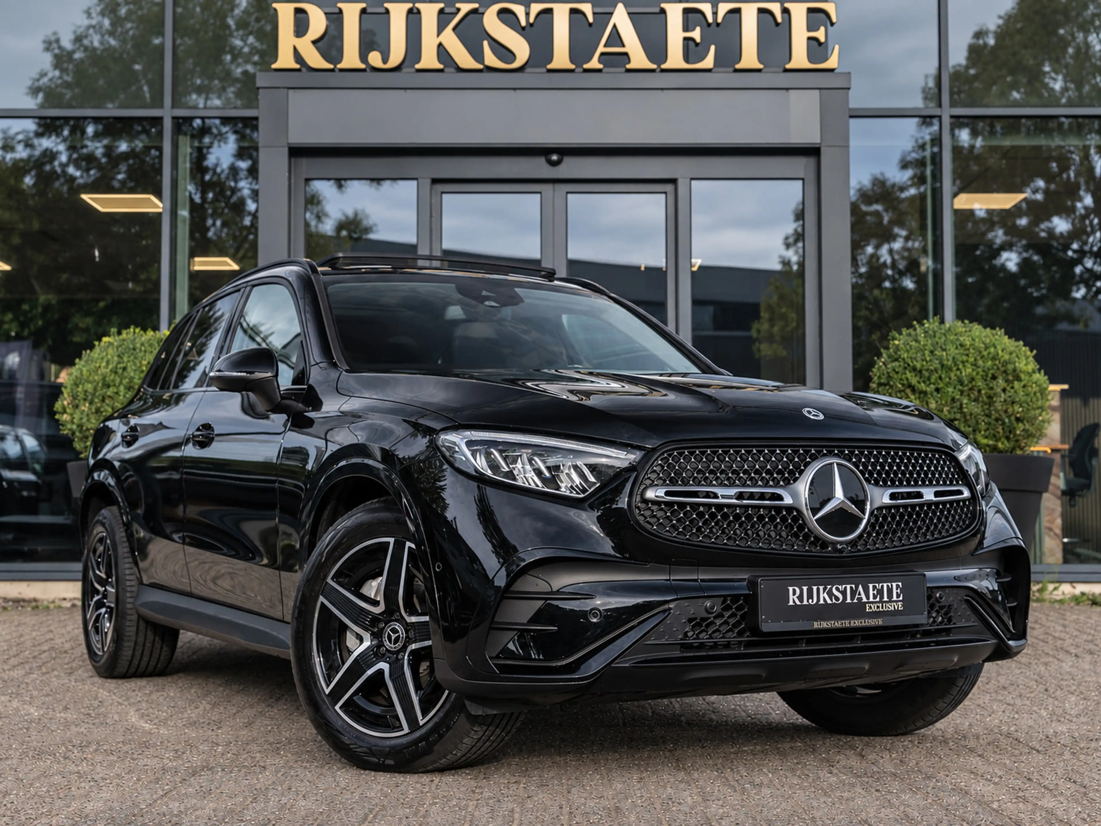 Mercedes-Benz GLC 300 300e 4MATIC AMG Line|PANO|BURMES|APP|ACC — photo 5