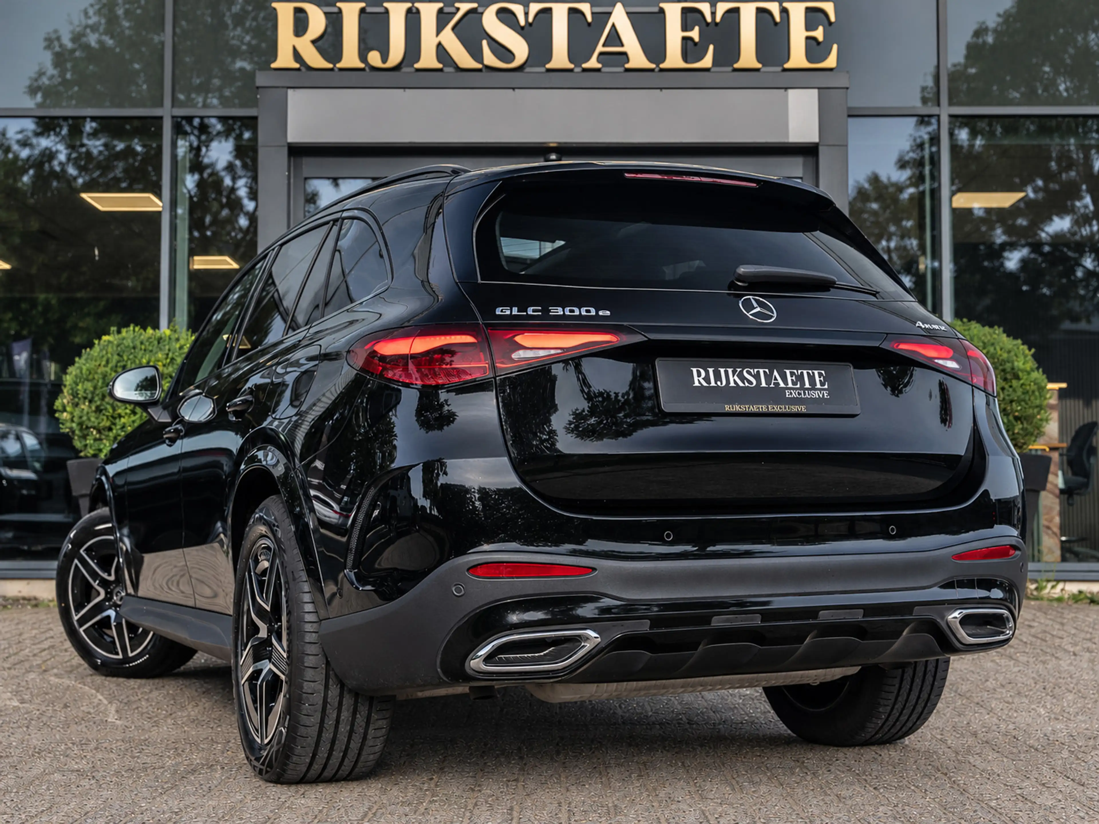 Mercedes-Benz GLC 300 300e 4MATIC AMG Line|PANO|BURMES|APP|ACC — photo 9