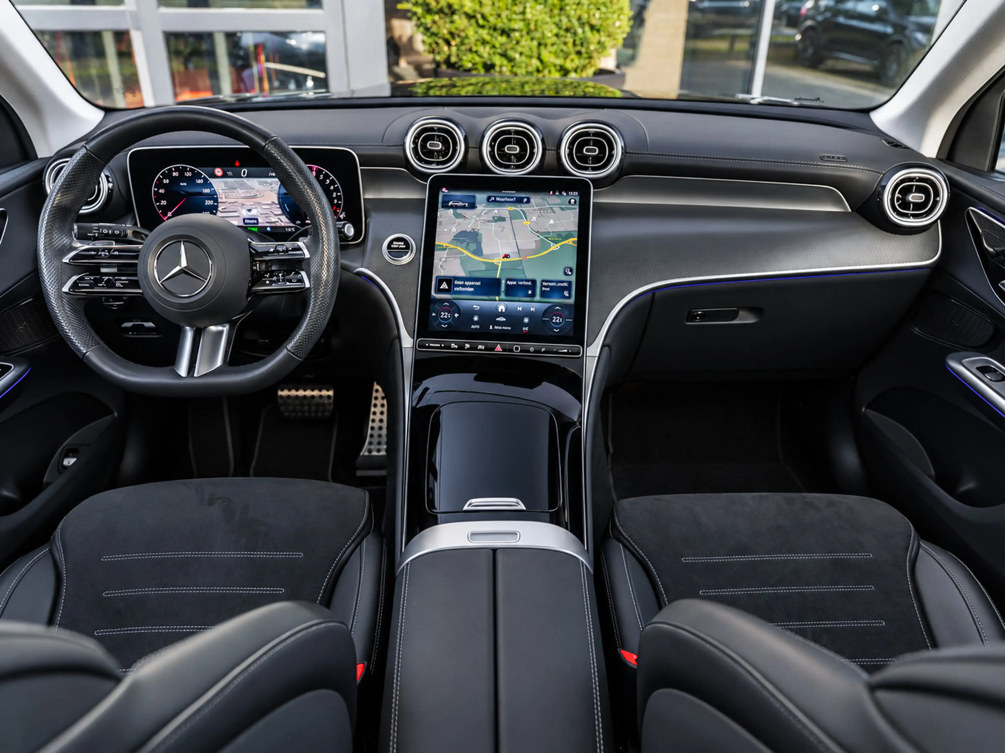 Mercedes-Benz GLC 300 300e 4MATIC AMG Line|PANO|BURMES|APP|ACC — photo 10