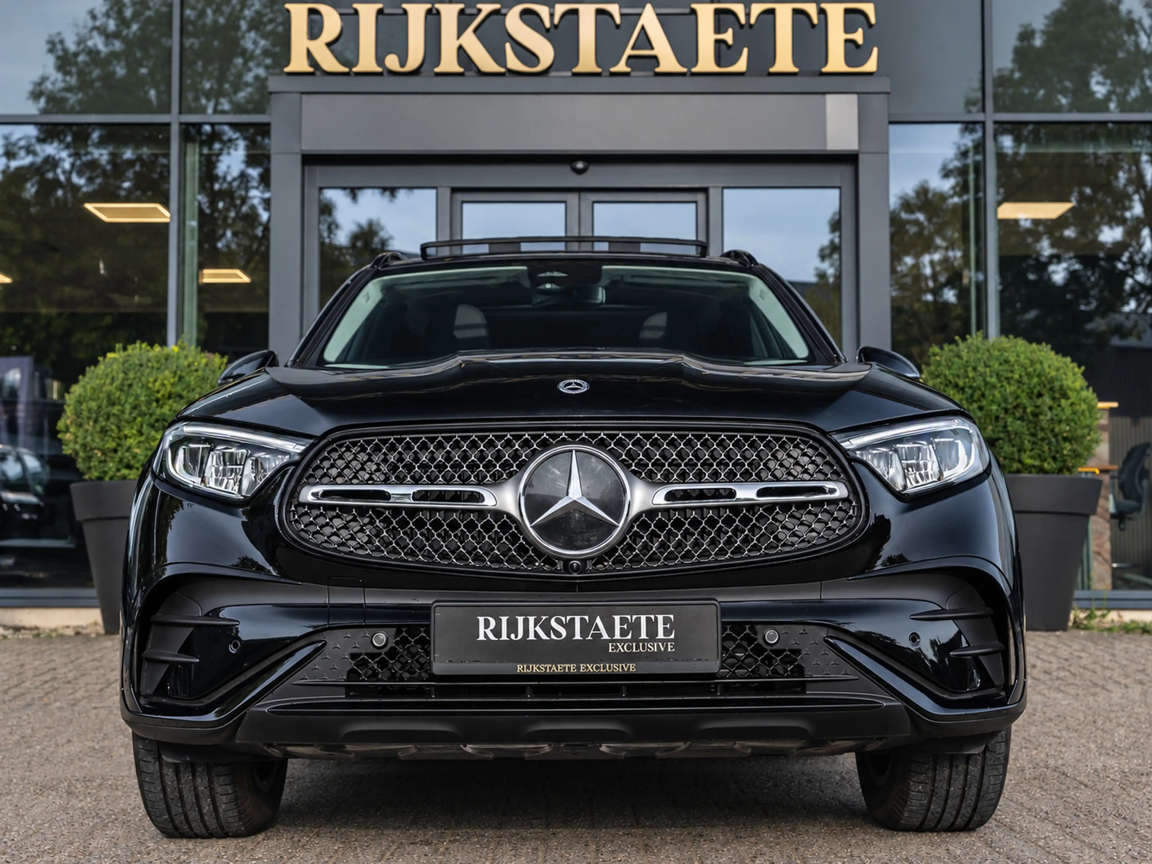 Mercedes-Benz GLC 300 300e 4MATIC AMG Line|PANO|BURMES|APP|ACC — photo 3