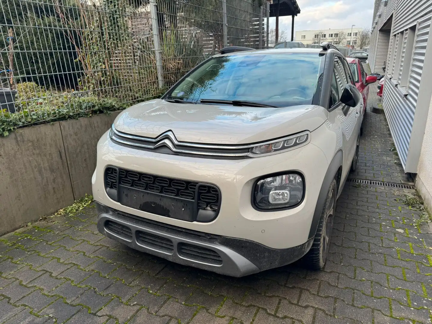Citroen C3 Aircross Shine AUTOMATIK. NAVI. AHK. KAMERA Beige - 2