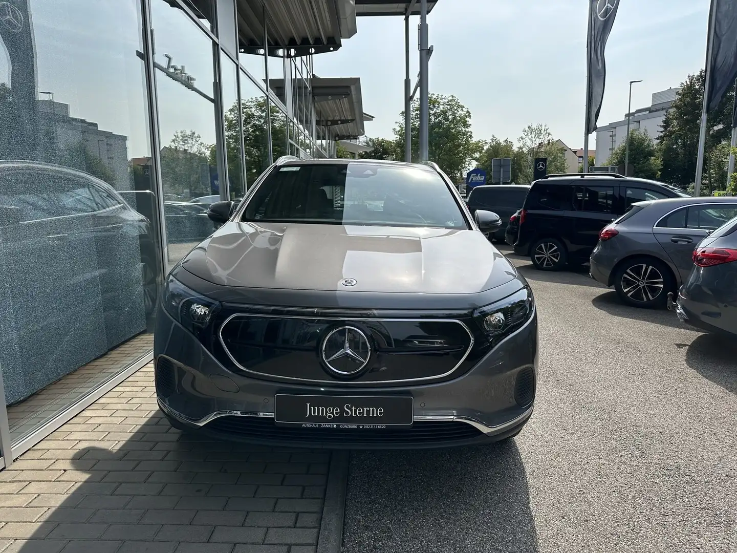 Mercedes-Benz EQA 350 EQA 350 4MATIC LED*MBUX*EASY-HECK*ADVANCED Navi Grau - 2