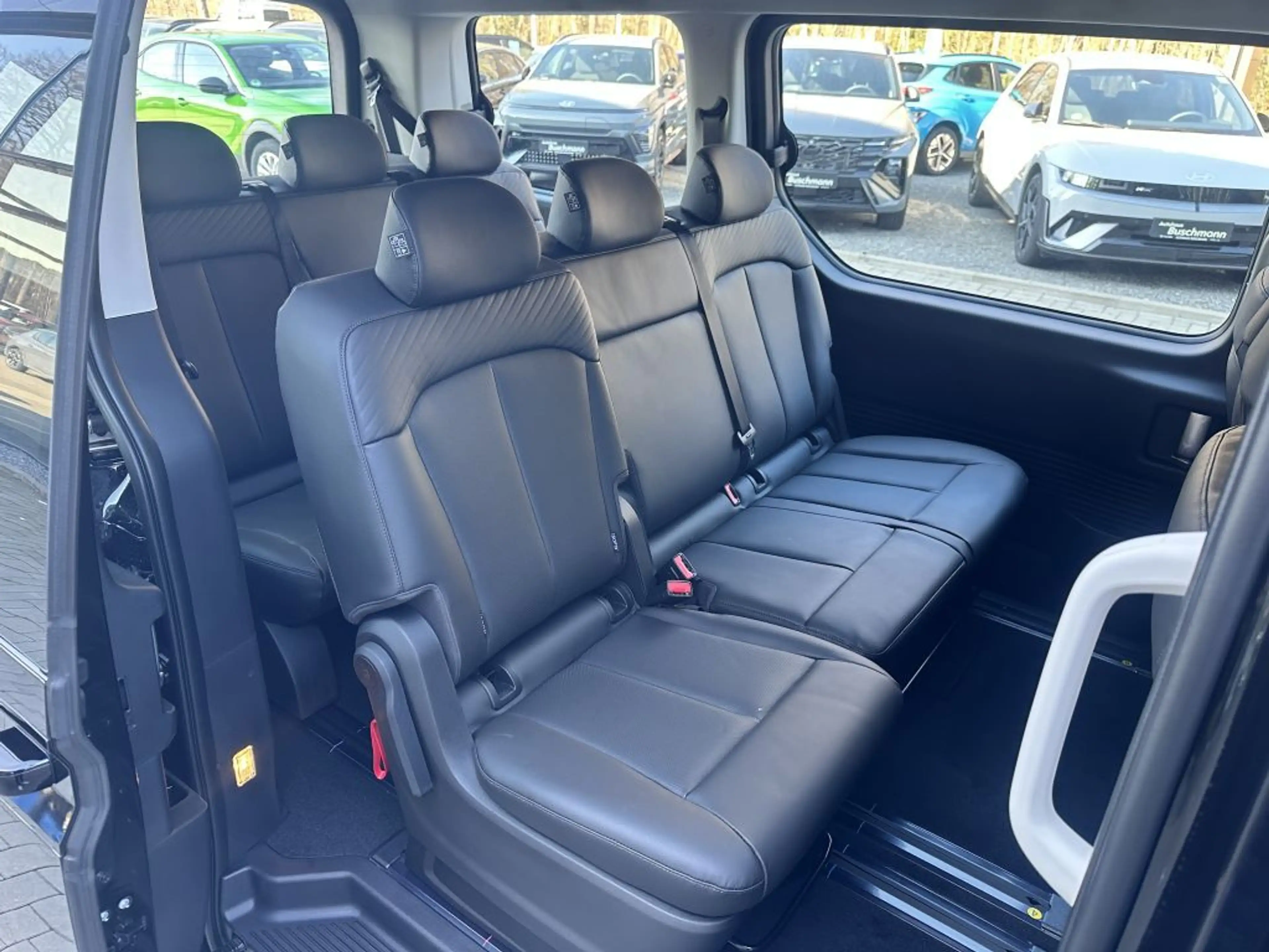 Hyundai STARIA 1.6 T-GDI HEV Trend +EASY-ACCESS+SHUTTLE+ — photo 9