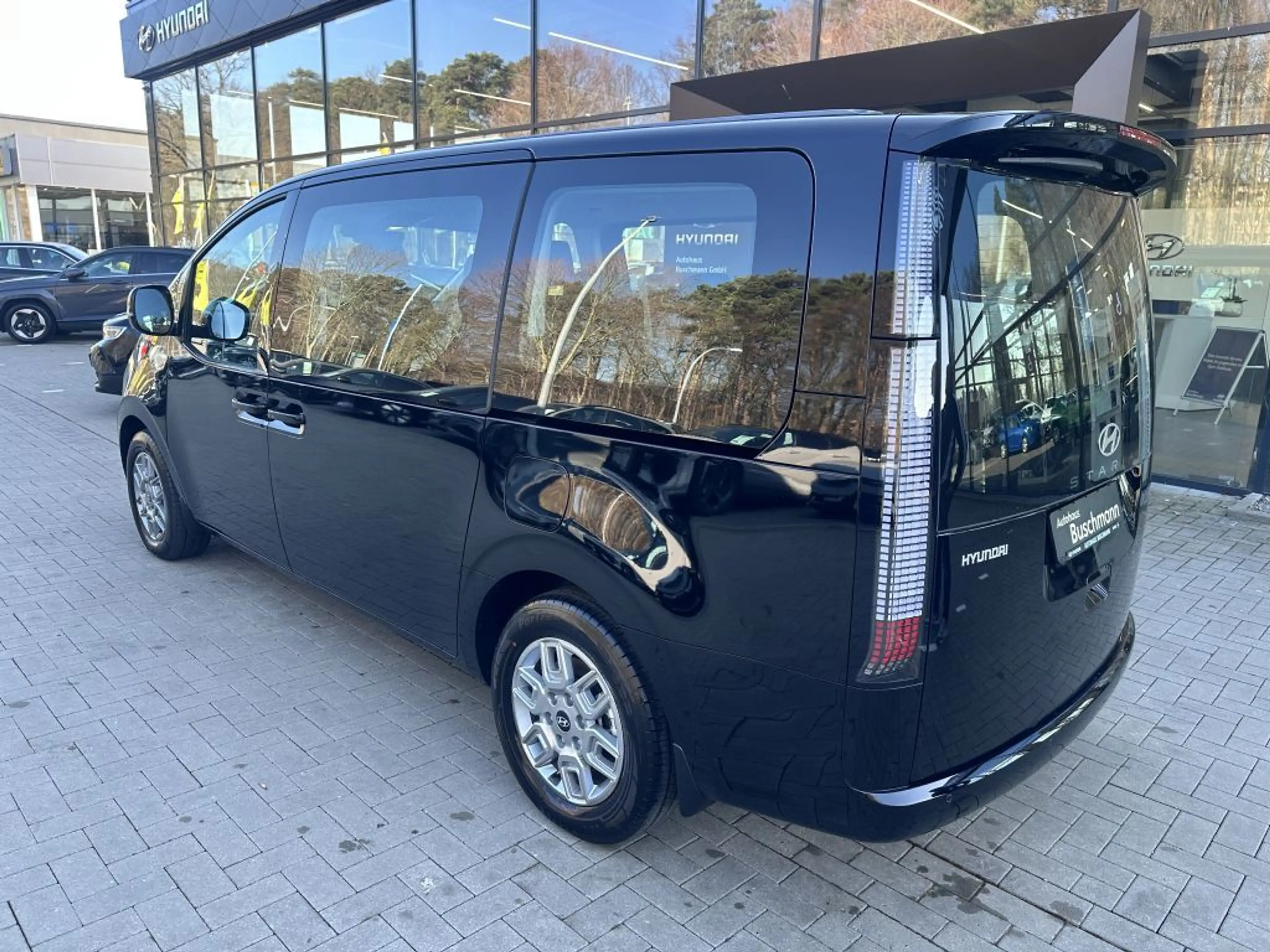 Hyundai STARIA 1.6 T-GDI HEV Trend +EASY-ACCESS+SHUTTLE+ — photo 6