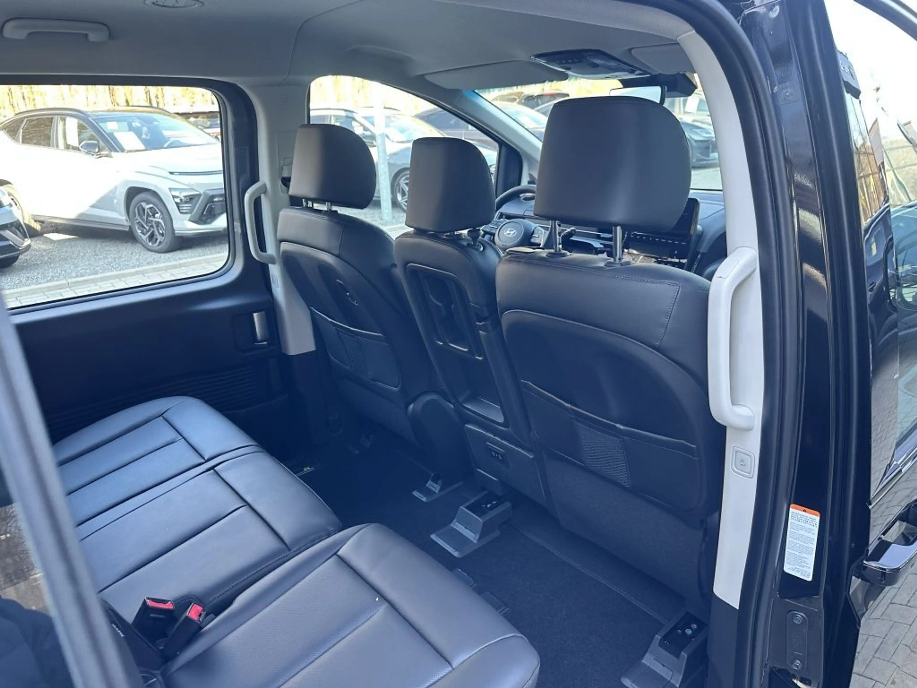 Hyundai STARIA 1.6 T-GDI HEV Trend +EASY-ACCESS+SHUTTLE+ — photo 10