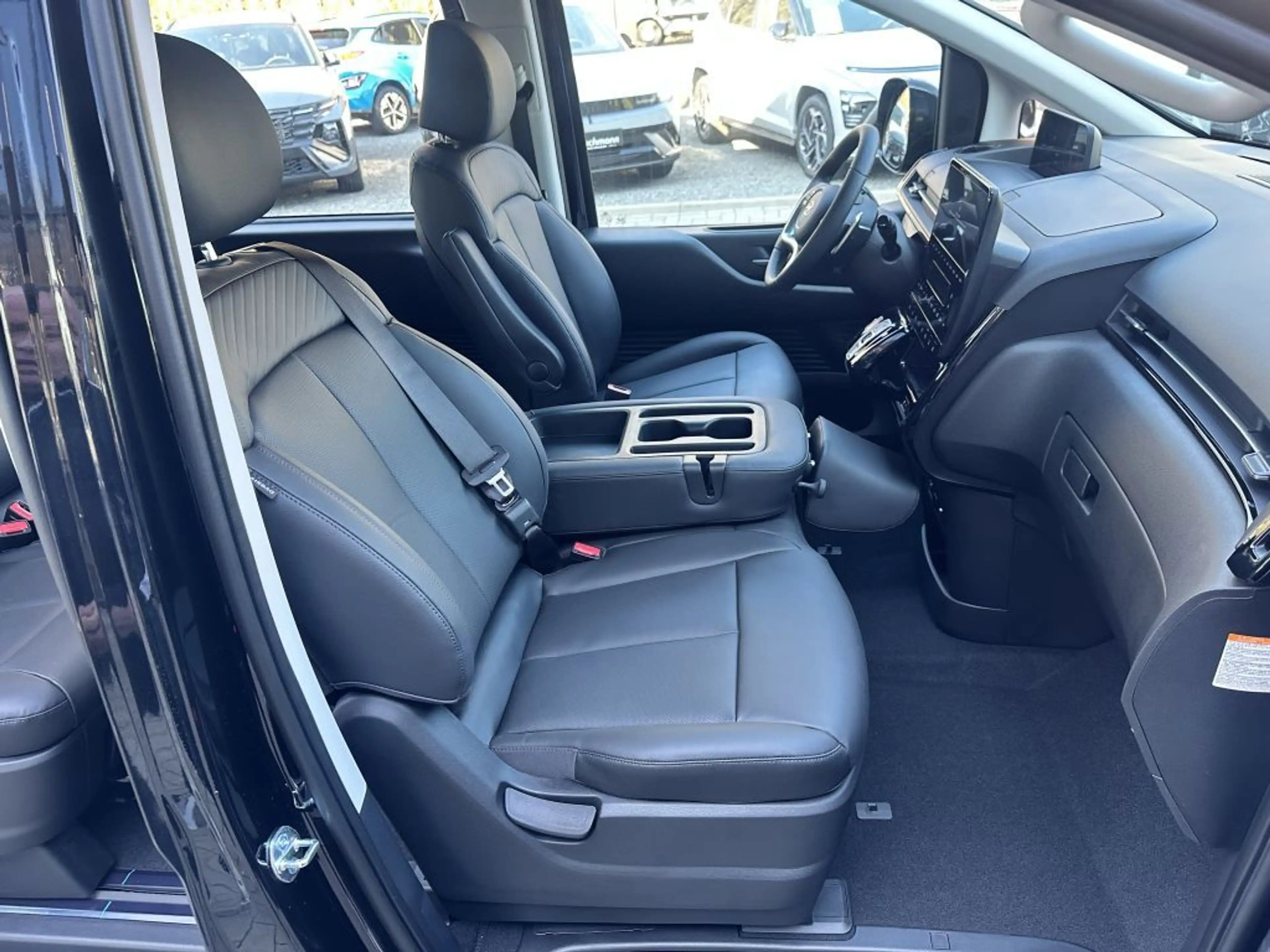 Hyundai STARIA 1.6 T-GDI HEV Trend +EASY-ACCESS+SHUTTLE+ — photo 11