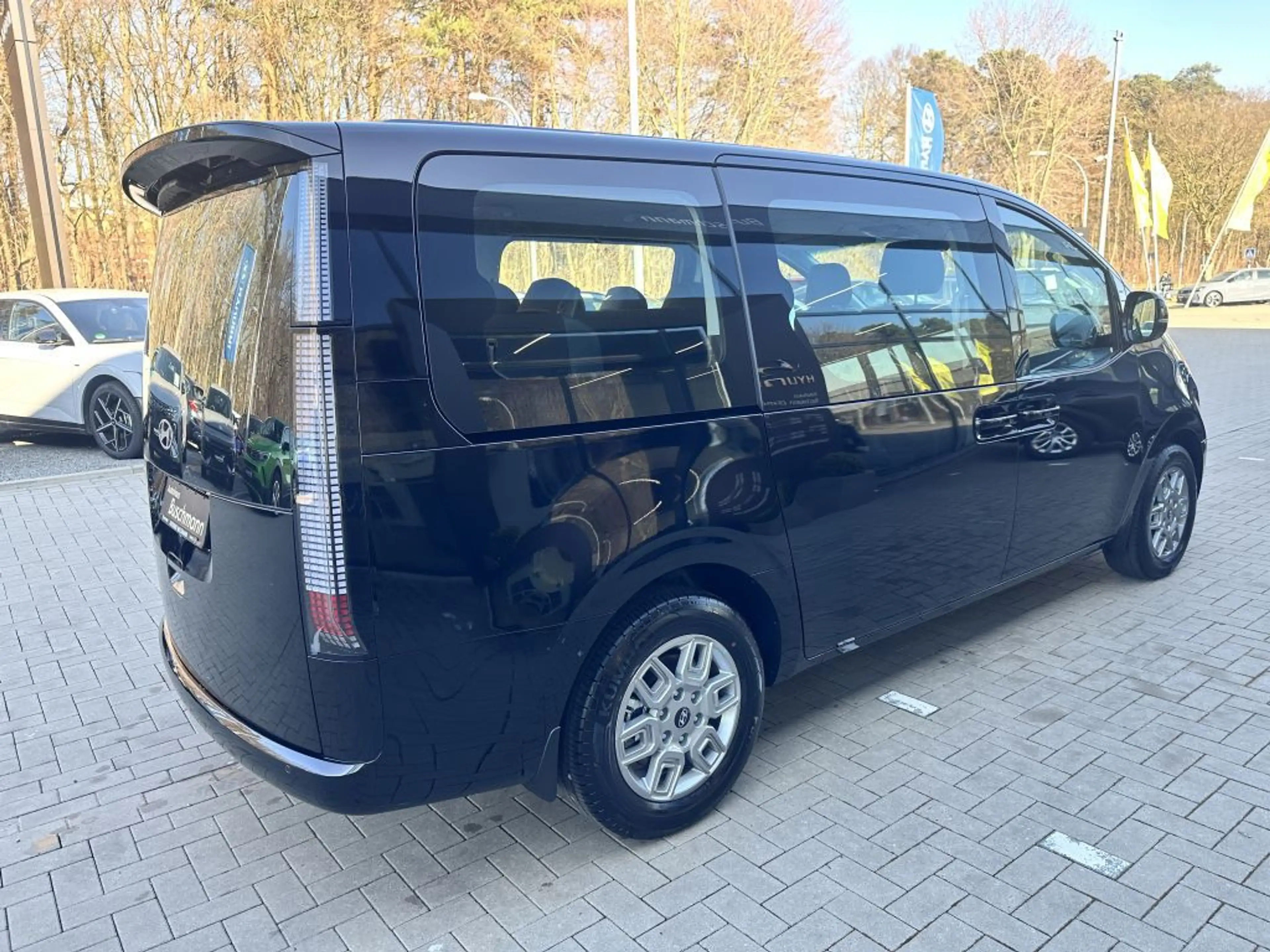 Hyundai STARIA 1.6 T-GDI HEV Trend +EASY-ACCESS+SHUTTLE+ — photo 4