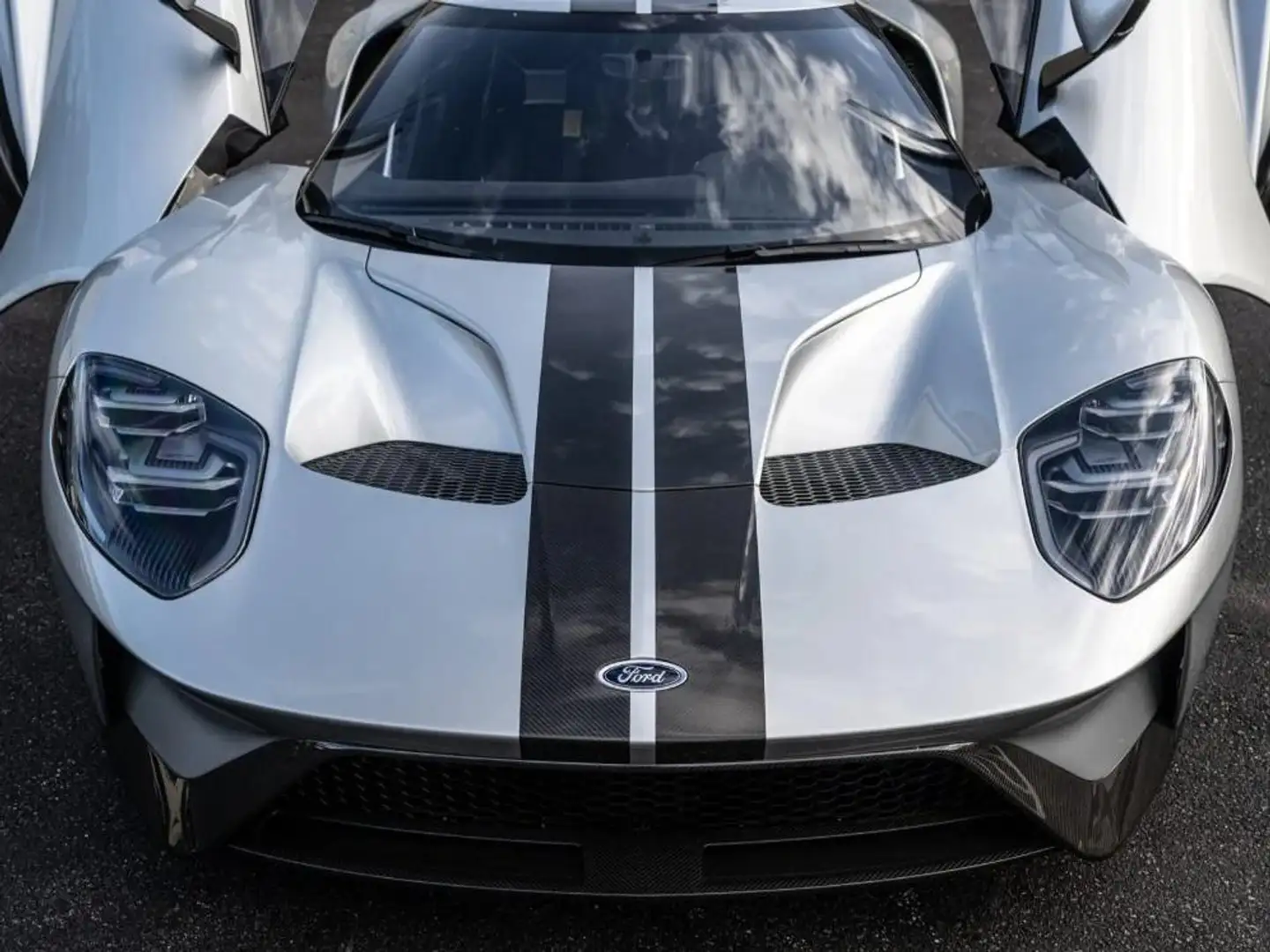 Ford GT Carbon Series 650ch siva - 1