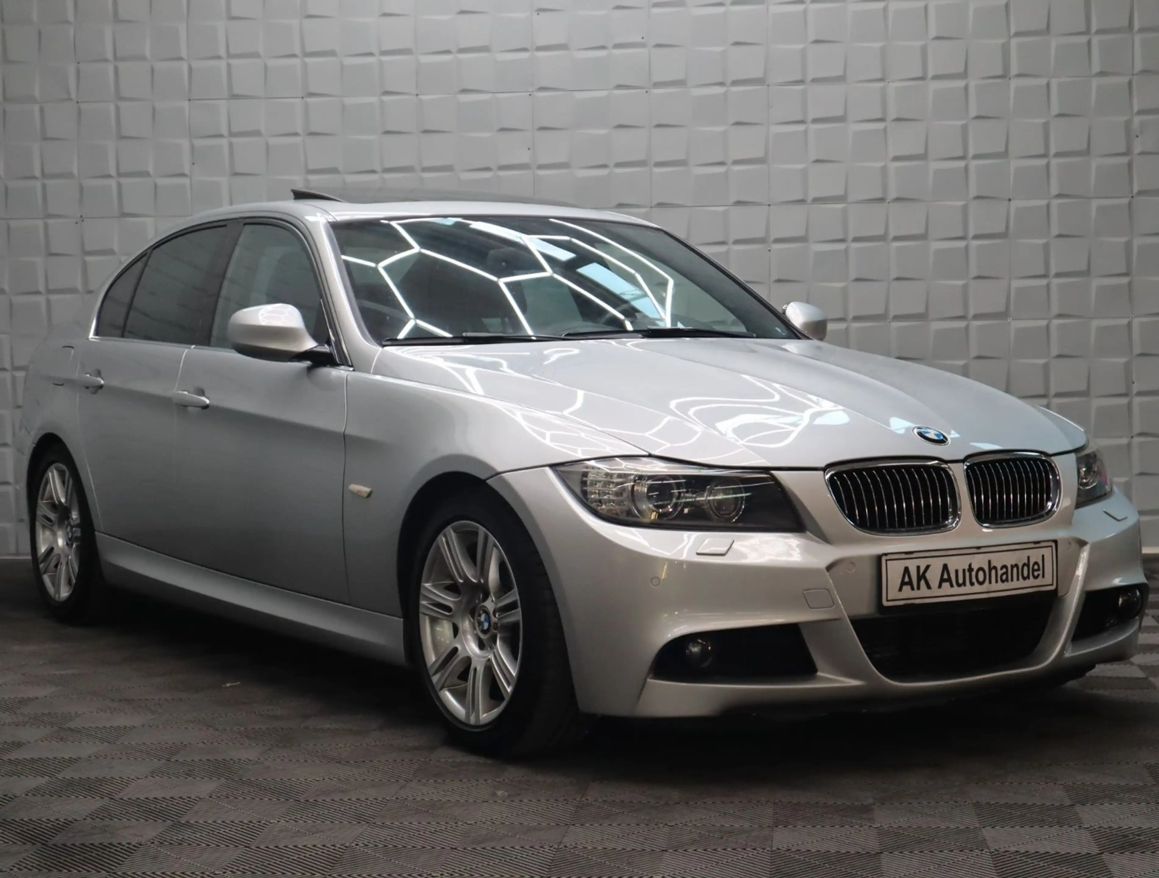 BMW 325 d Limo M Sport Xenon Schiebedach Volleder — photo 3