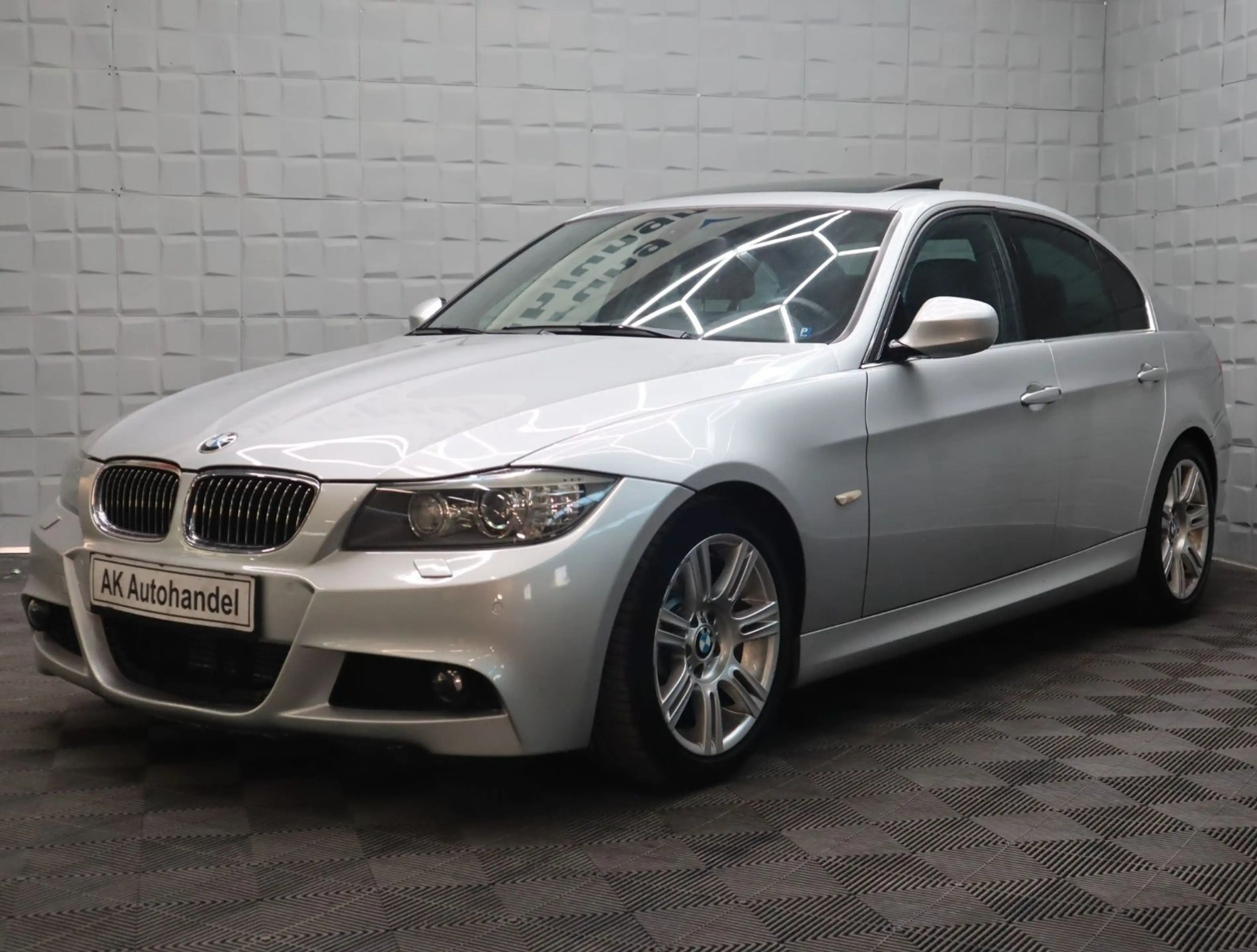 BMW 325 d Limo M Sport Xenon Schiebedach Volleder