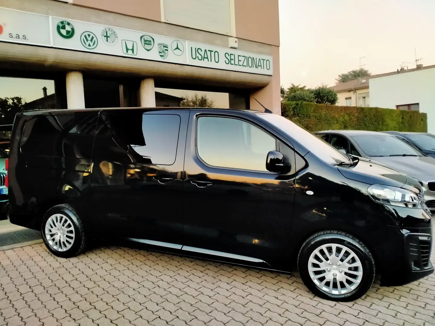 Opel Zafira Life 2.0D 146CV L3 LUNGO/9 POSTI/DOPPIA PORTA/AT8 MY21 Noir - 2