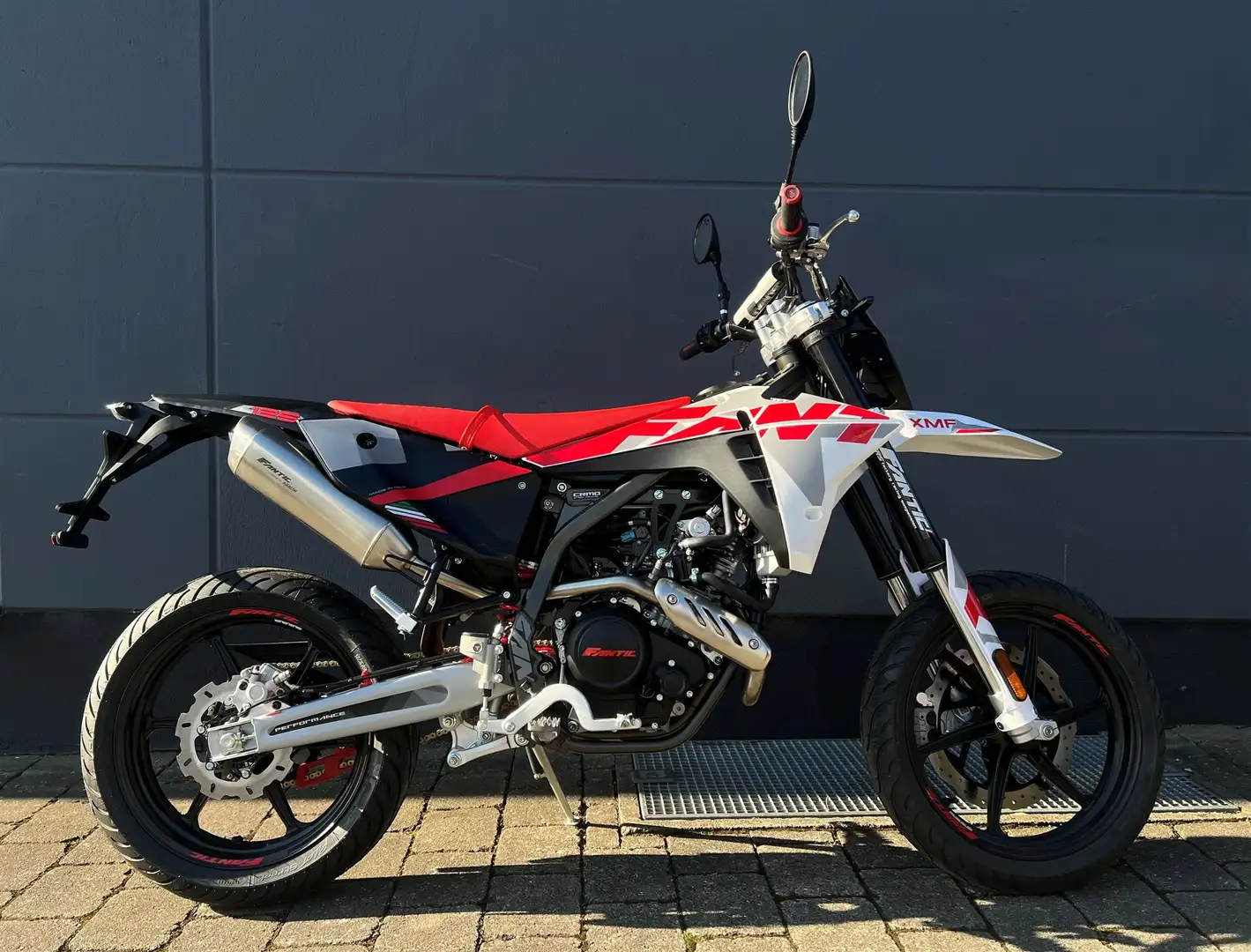 Fantic Modell 2025!!! Euro 5+ und ABS!!! Nero - 1