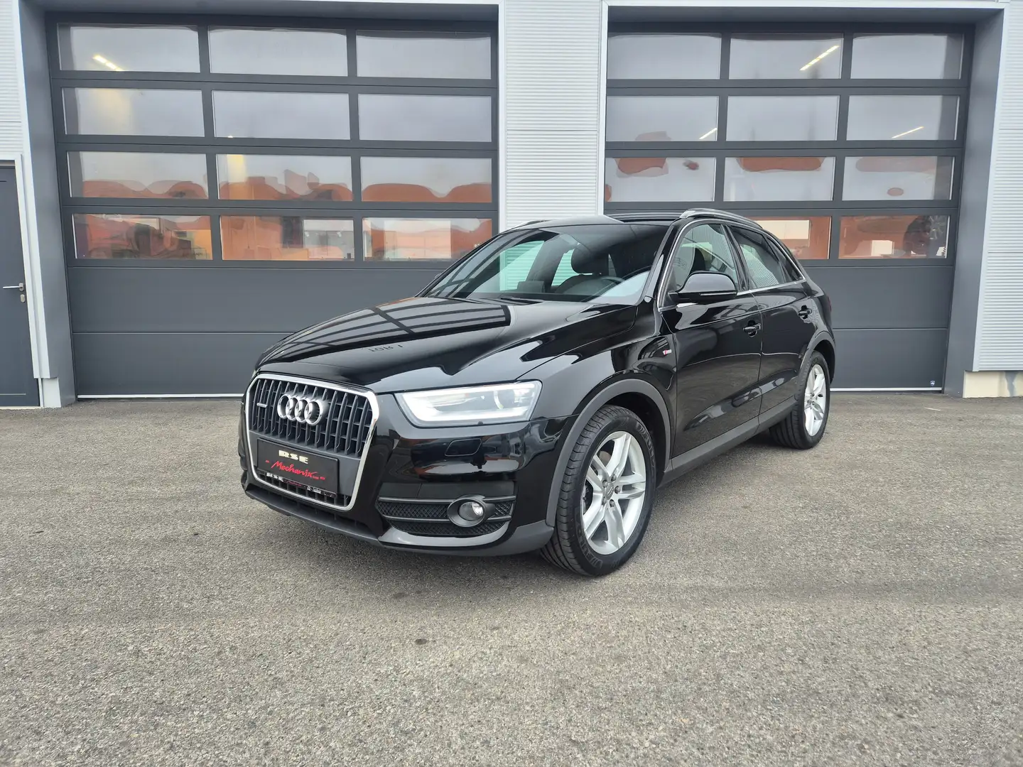 Audi Q3 2.0 TDI quattro,S-Line,Xenon,AHK,PDC Schwarz - 2
